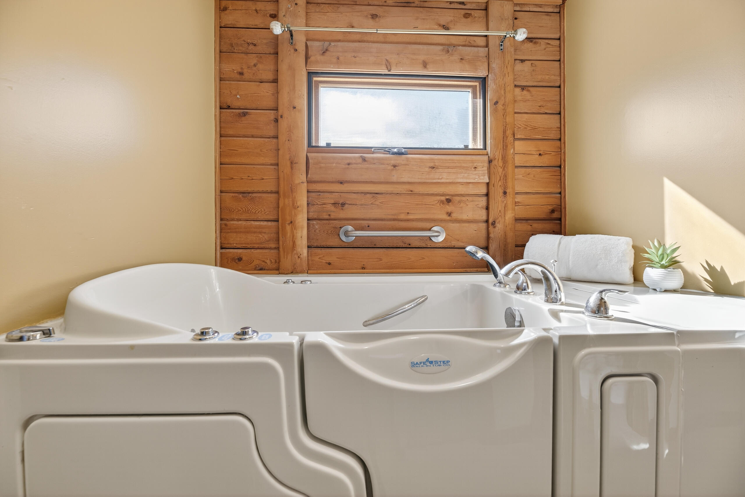 Eutawville, South Carolina, 29048, United States, 4 Bedrooms Bedrooms, ,3 BathroomsBathrooms,Residential,For Sale,1990738