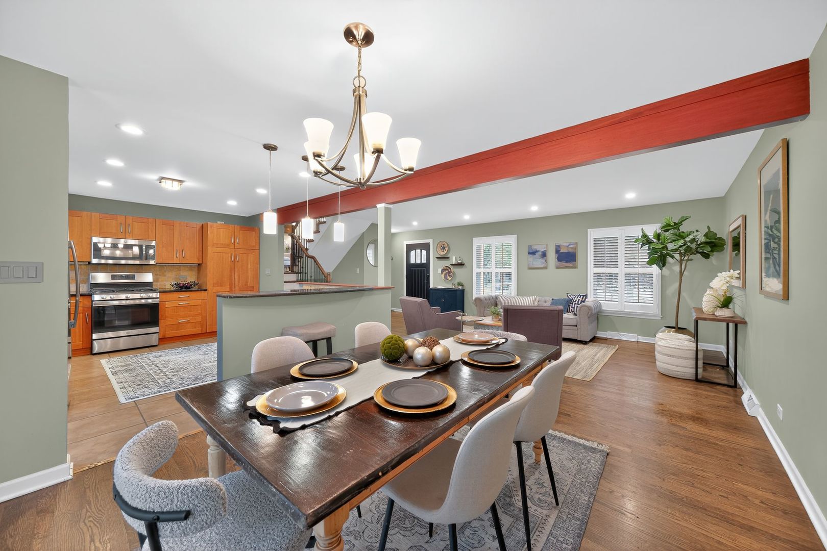 Glenview, Illinois, 60025, United States, 4 Bedrooms Bedrooms, ,3 BathroomsBathrooms,Residential,For Sale,1927417