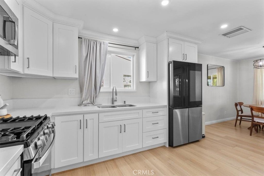 Rialto, California, 92376, United States, 4 Bedrooms Bedrooms, ,2 BathroomsBathrooms,Residential,For Sale,2006075