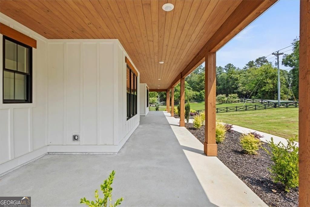 Gainesville, Georgia, 30506, United States, 5 Bedrooms Bedrooms, ,6 BathroomsBathrooms,Residential,For Sale,1908175