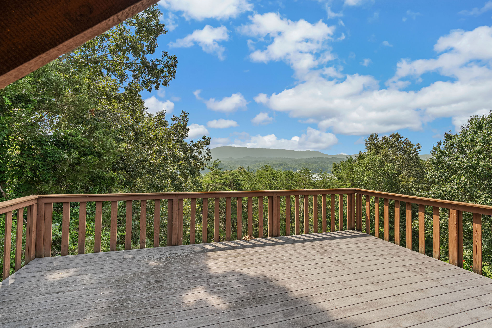 Dandridge, Tennessee, 37725, United States, 2 Bedrooms Bedrooms, ,2 BathroomsBathrooms,Residential,For Sale,1928860