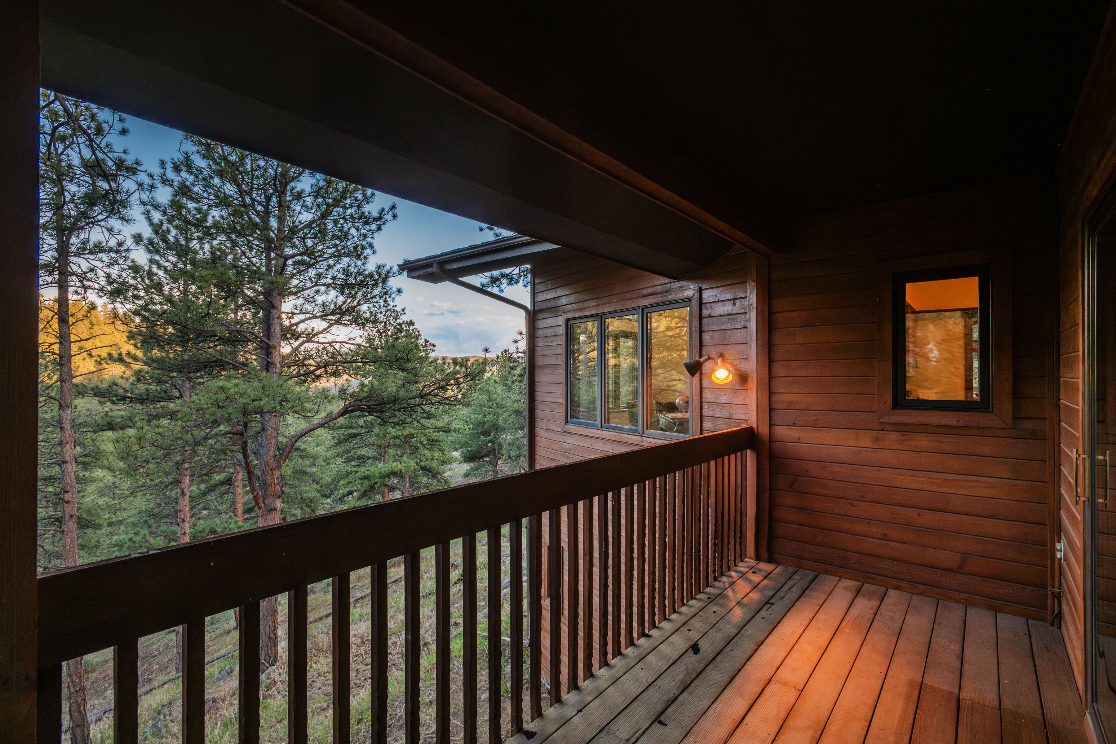  Ranch-style Custom Home on 1.16 Acre Sunny and Treed Lot in Genesee - 物件實景