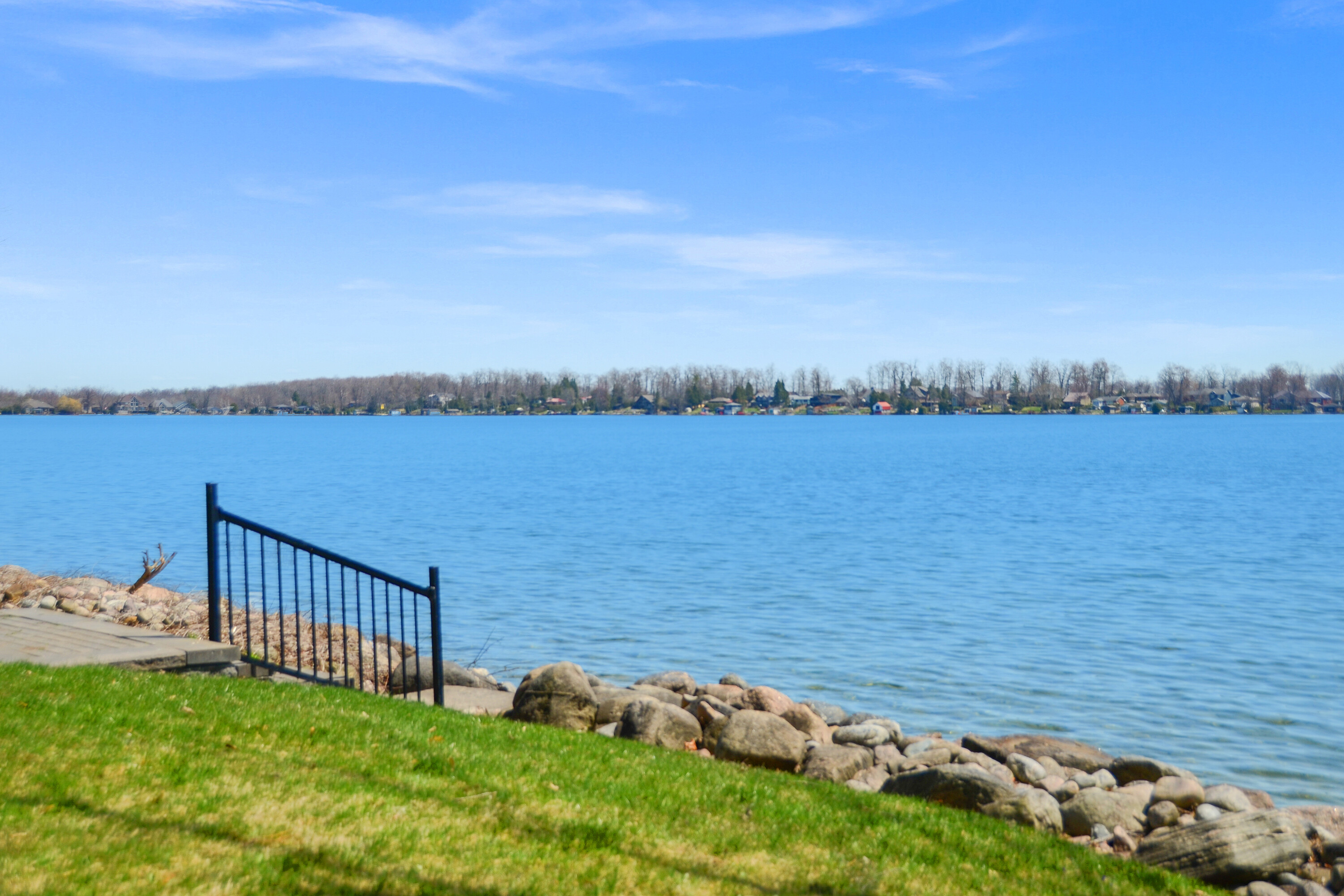  Rare Lakefront Living - 物件實景