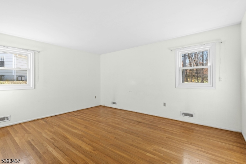 Berkeley Heights Twp., New Jersey, 07922, United States, 4 Bedrooms Bedrooms, ,2 BathroomsBathrooms,Residential,For Sale,2003400