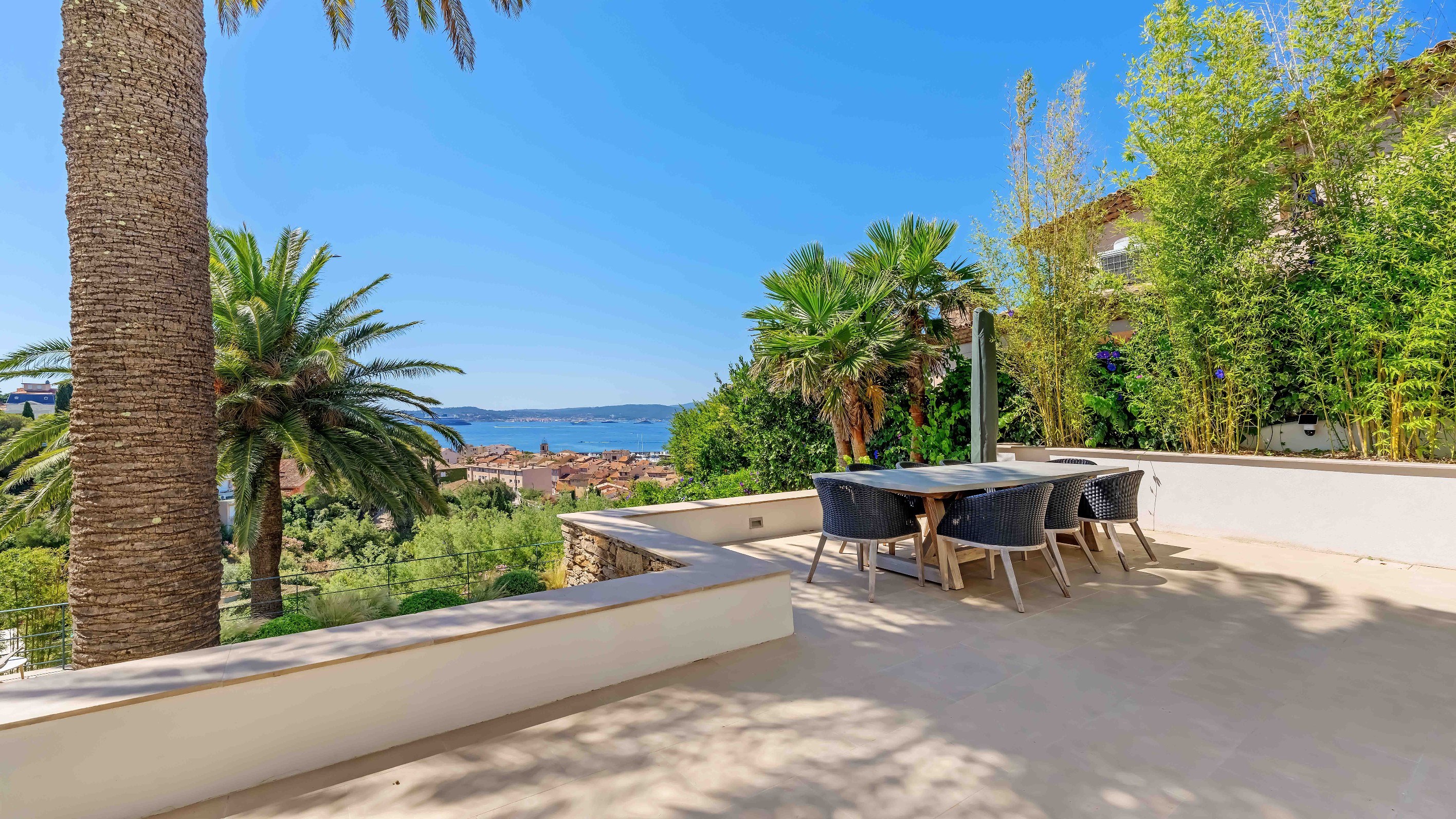  Luxury villa with panoramic Saint-Tropez views for sale in Sainte-Maxime - 物件實景