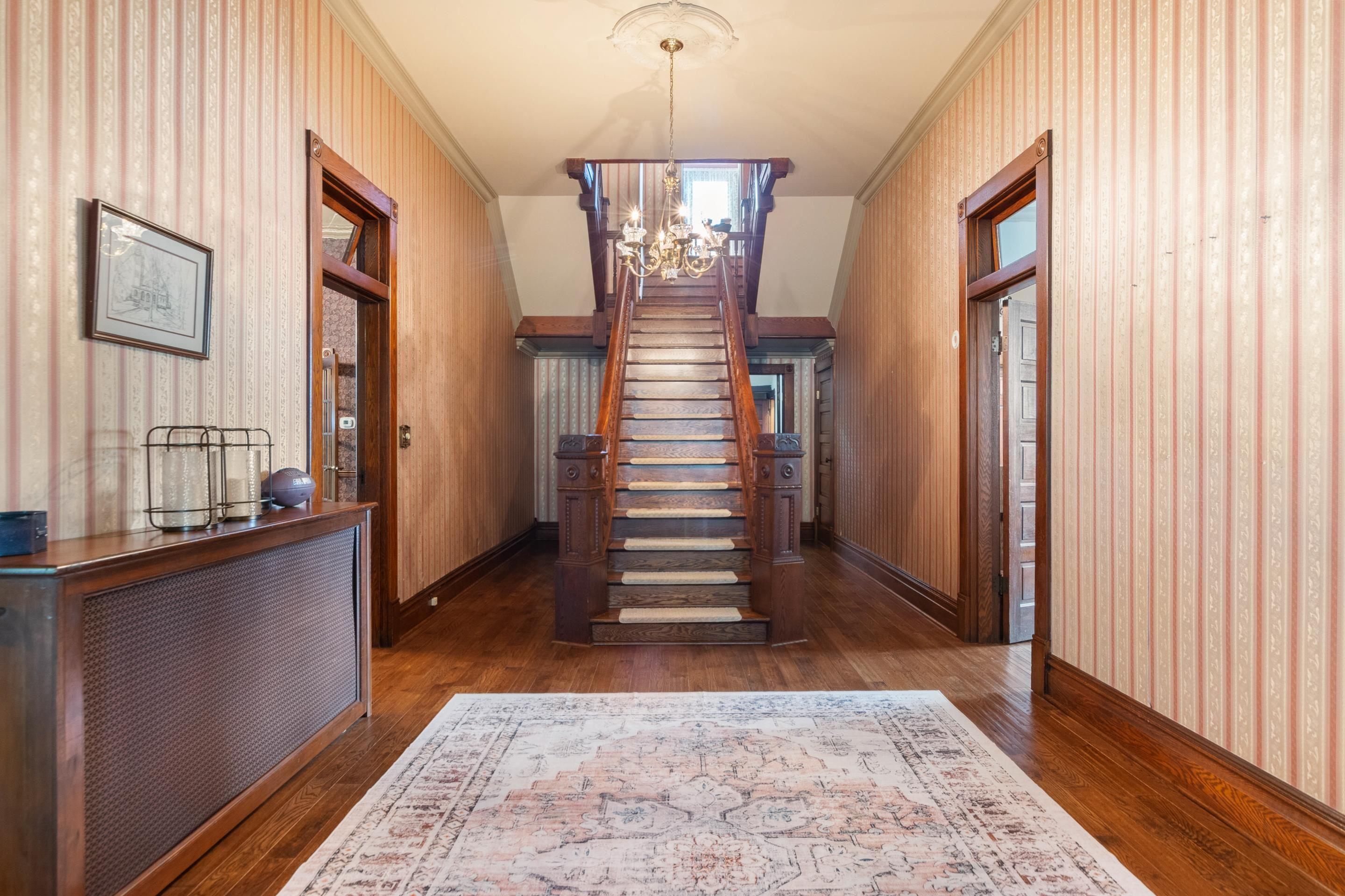 Tazewell, Virginia, 24651, United States, 6 Bedrooms Bedrooms, ,4 BathroomsBathrooms,Residential,For Sale,1905937