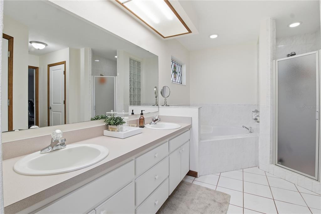 Lakeland, Florida, 33810, United States, 3 Bedrooms Bedrooms, ,2 BathroomsBathrooms,Residential,For Sale,1999879