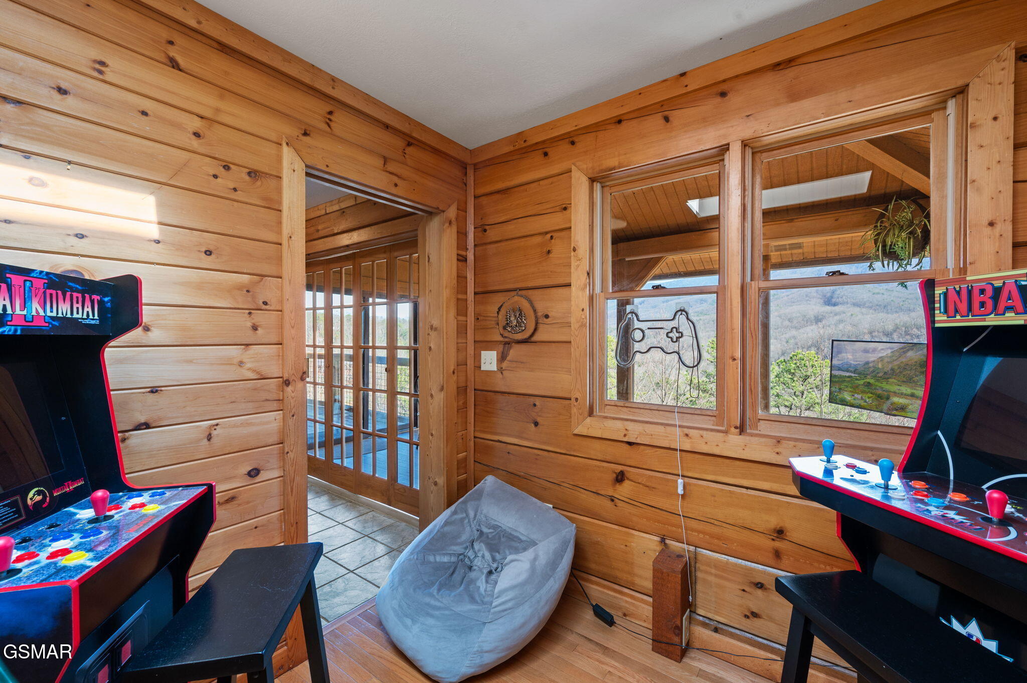 Gatlinburg, Tennessee, 37738, United States, 3 Bedrooms Bedrooms, ,3 BathroomsBathrooms,Residential,For Sale,1977733