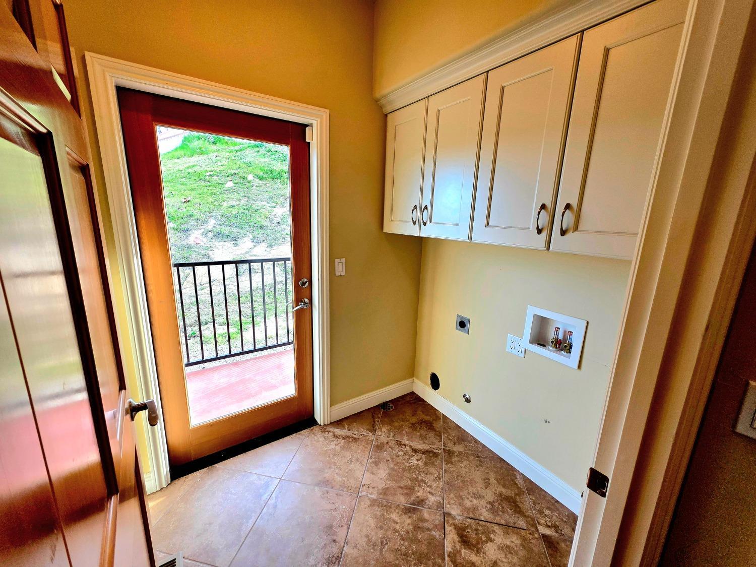 Coarsegold, California, 93614, United States, 3 Bedrooms Bedrooms, ,3 BathroomsBathrooms,Residential,For Sale,1927842