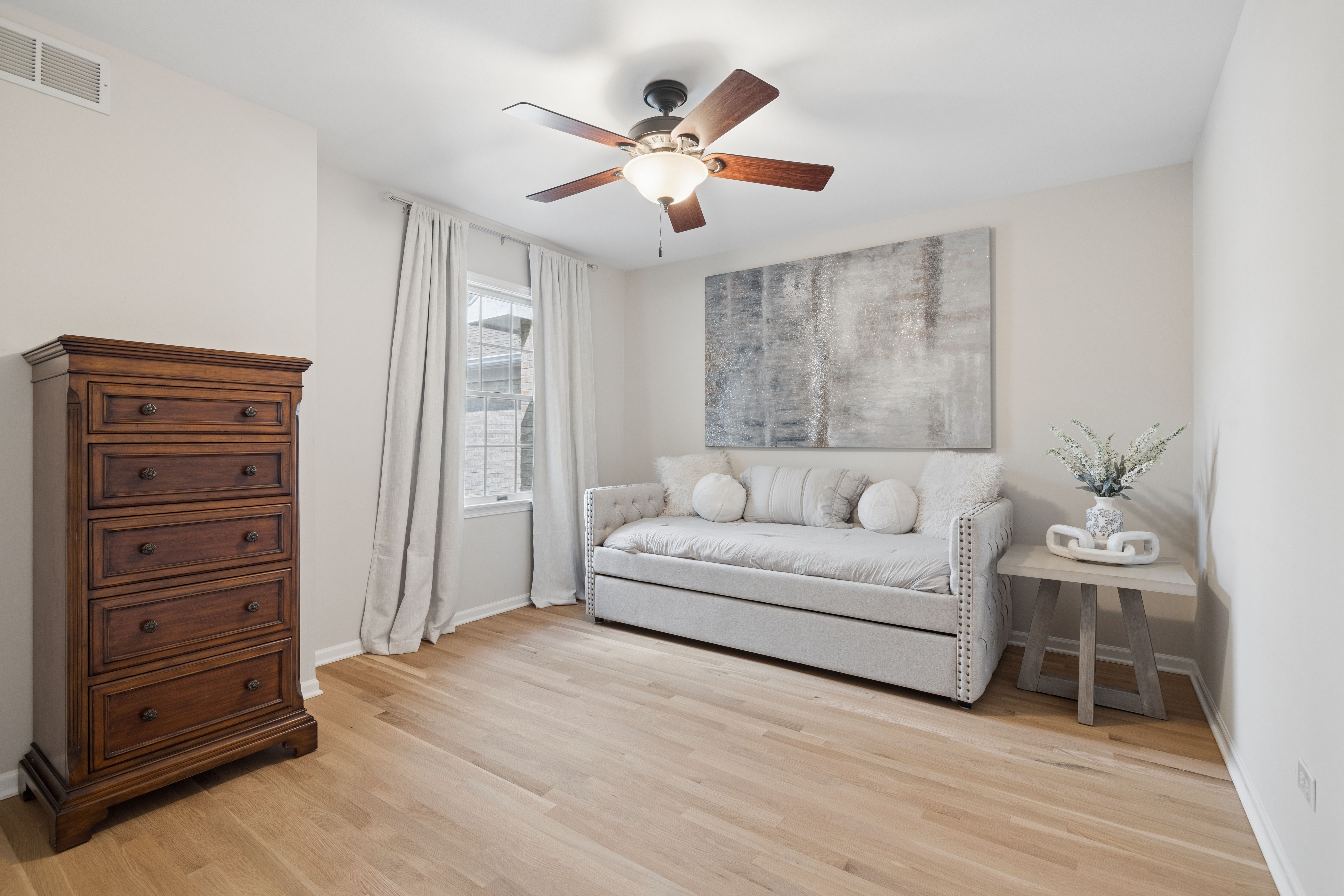  Thoughtfully Rrenovated from Top to Bottom - 物件實景