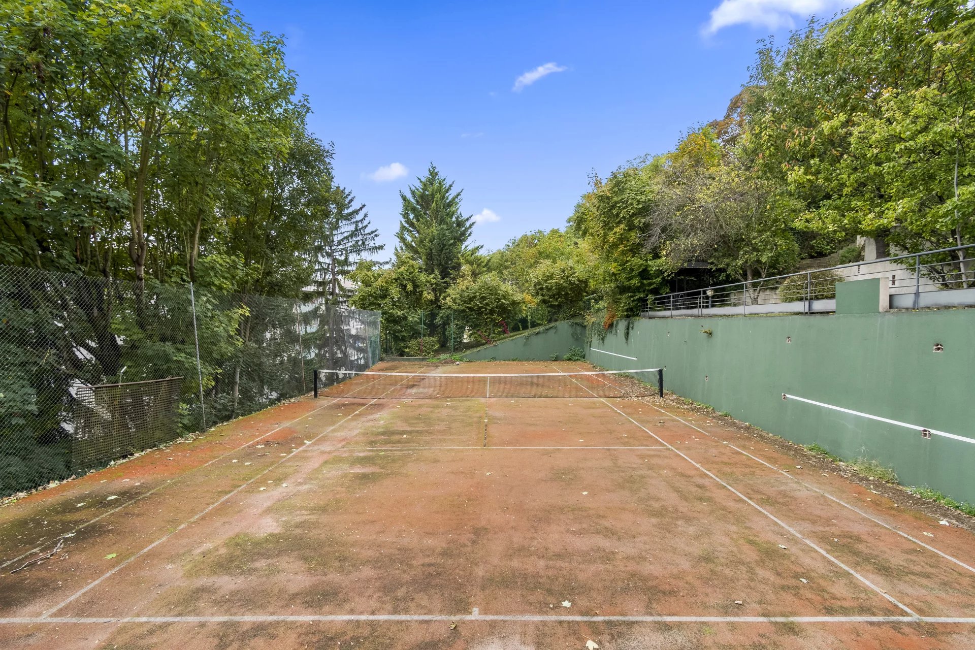 Le Pecq, Île-de-France, 78230, FR, 9 Bedrooms Bedrooms, ,9 BathroomsBathrooms,Residential,For Sale,1994371