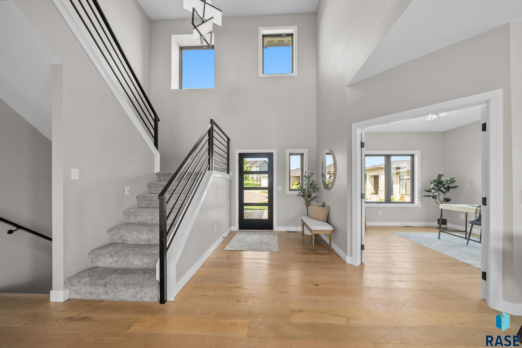 Sioux Falls, South Dakota, 57110, United States, 6 Bedrooms Bedrooms, ,4 BathroomsBathrooms,Residential,For Sale,1892157