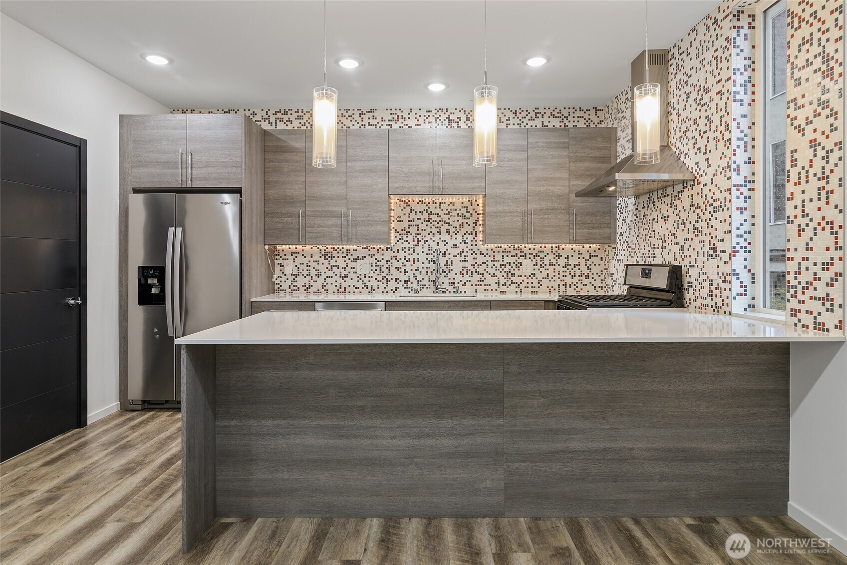 Seattle, Washington, 98103, United States, 2 Bedrooms Bedrooms, ,1 BathroomBathrooms,Residential,For Sale,1991095