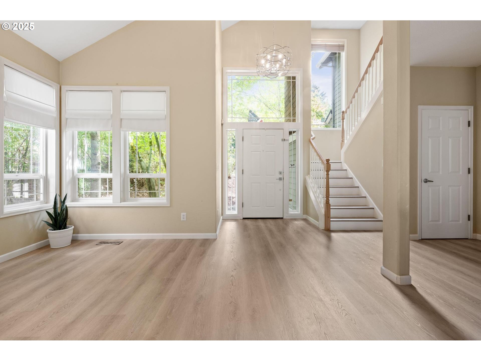 Portland, Oregon, 97219, United States, 4 Bedrooms Bedrooms, ,2 BathroomsBathrooms,Residential,For Sale,1917985