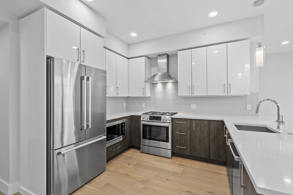 Somerville, Massachusetts, 02143, United States, 2 Bedrooms Bedrooms, ,2 BathroomsBathrooms,Residential,For Sale,1737786