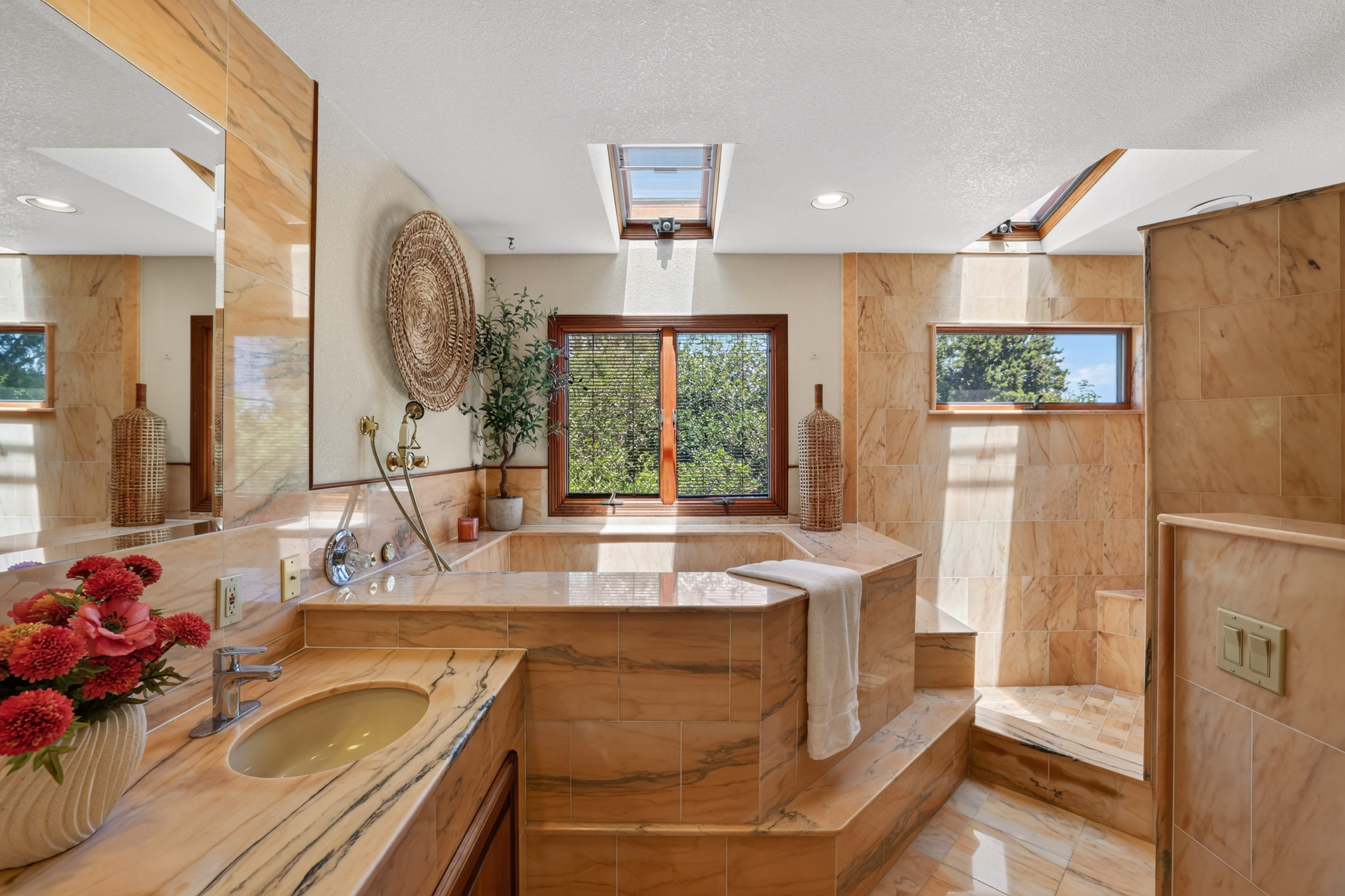  39870 Sharon Avenue, Davis, CA 95616 - 物件實景