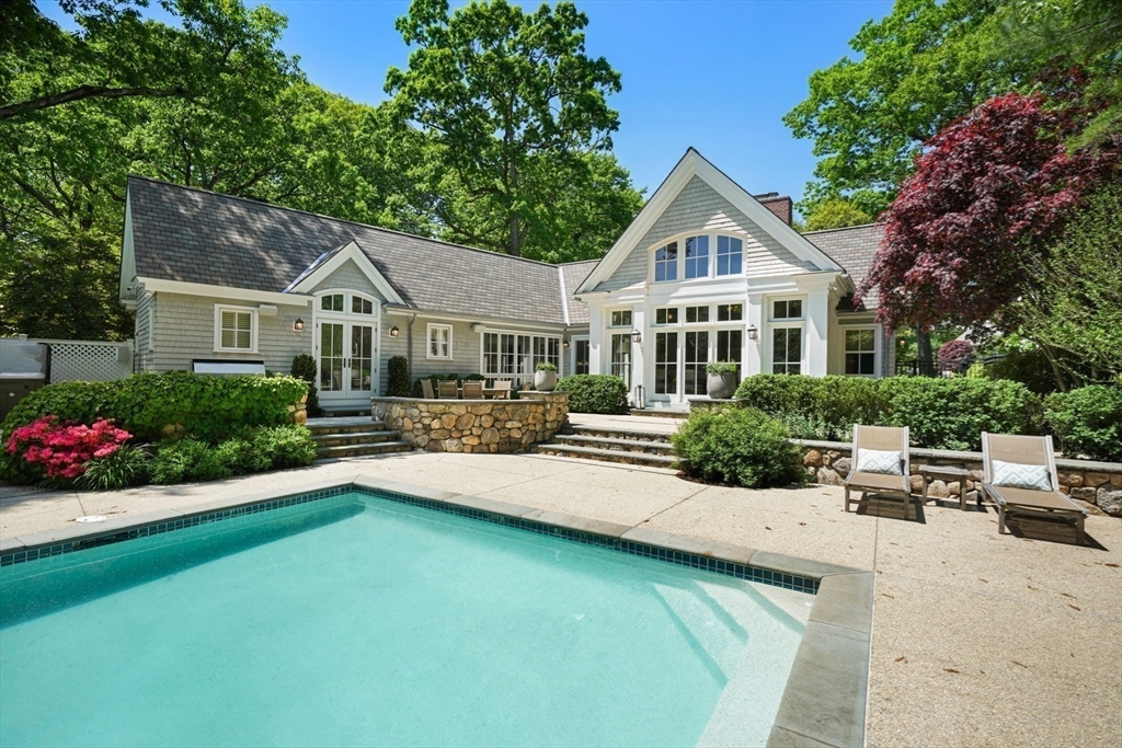 Wellesley, Massachusetts, 02481, United States, 2 Bedrooms Bedrooms, ,3 BathroomsBathrooms,Residential,For Sale,1941651