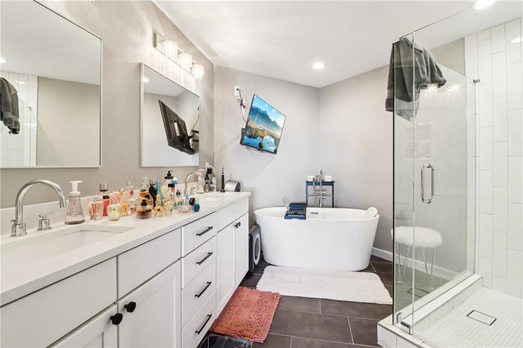 Atlanta, Georgia, 30363, United States, 3 Bedrooms Bedrooms, ,3 BathroomsBathrooms,Residential,For Sale,1919749