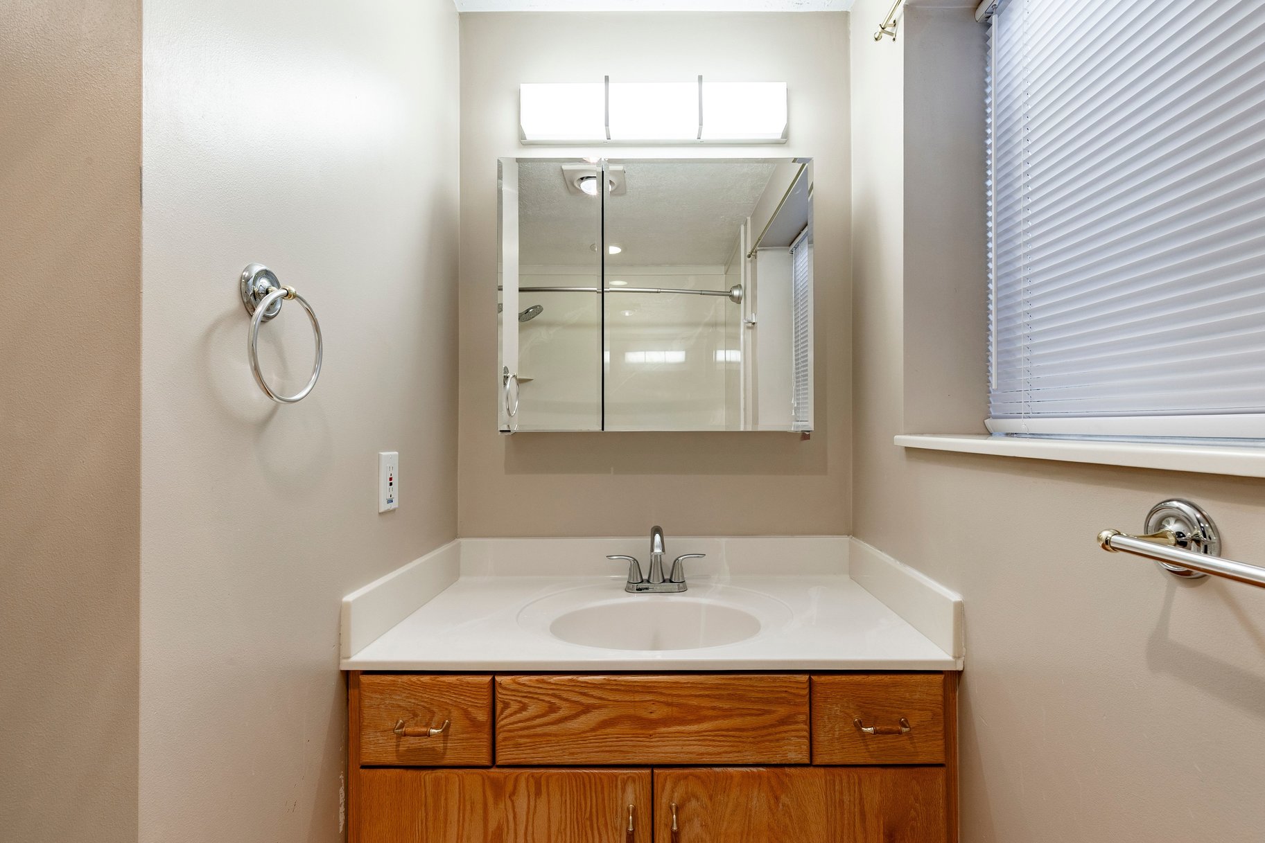  Classic Brick Rambler in Quiet Golf Community - 物件實景