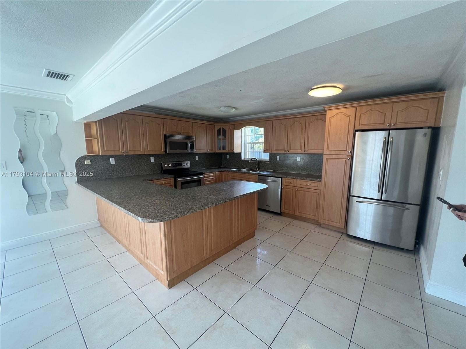 Miami, Florida, 33165, United States, 4 Bedrooms Bedrooms, ,2 BathroomsBathrooms,Residential,For Sale,1936864