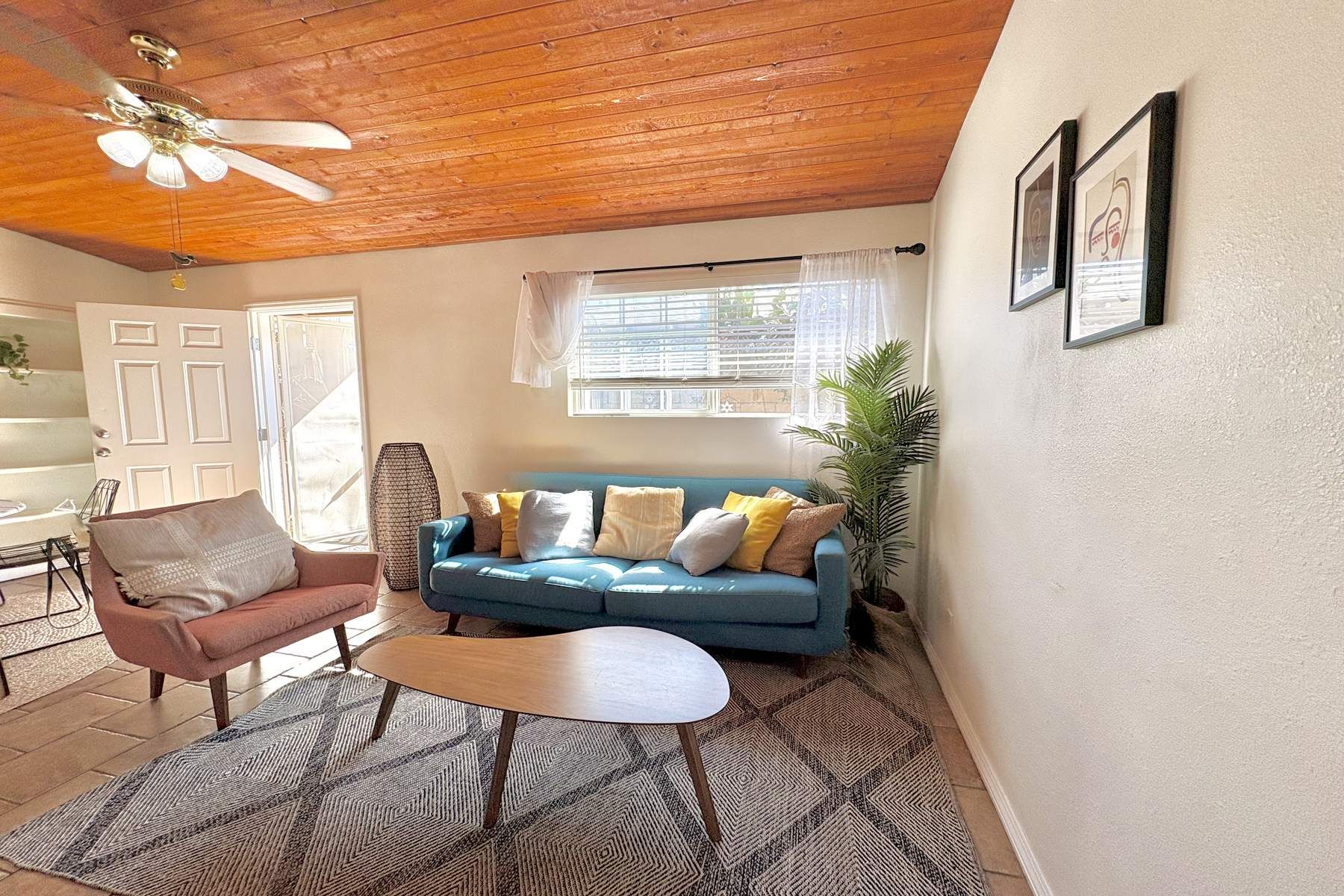  6041 Cleon Avenue - 物件實景