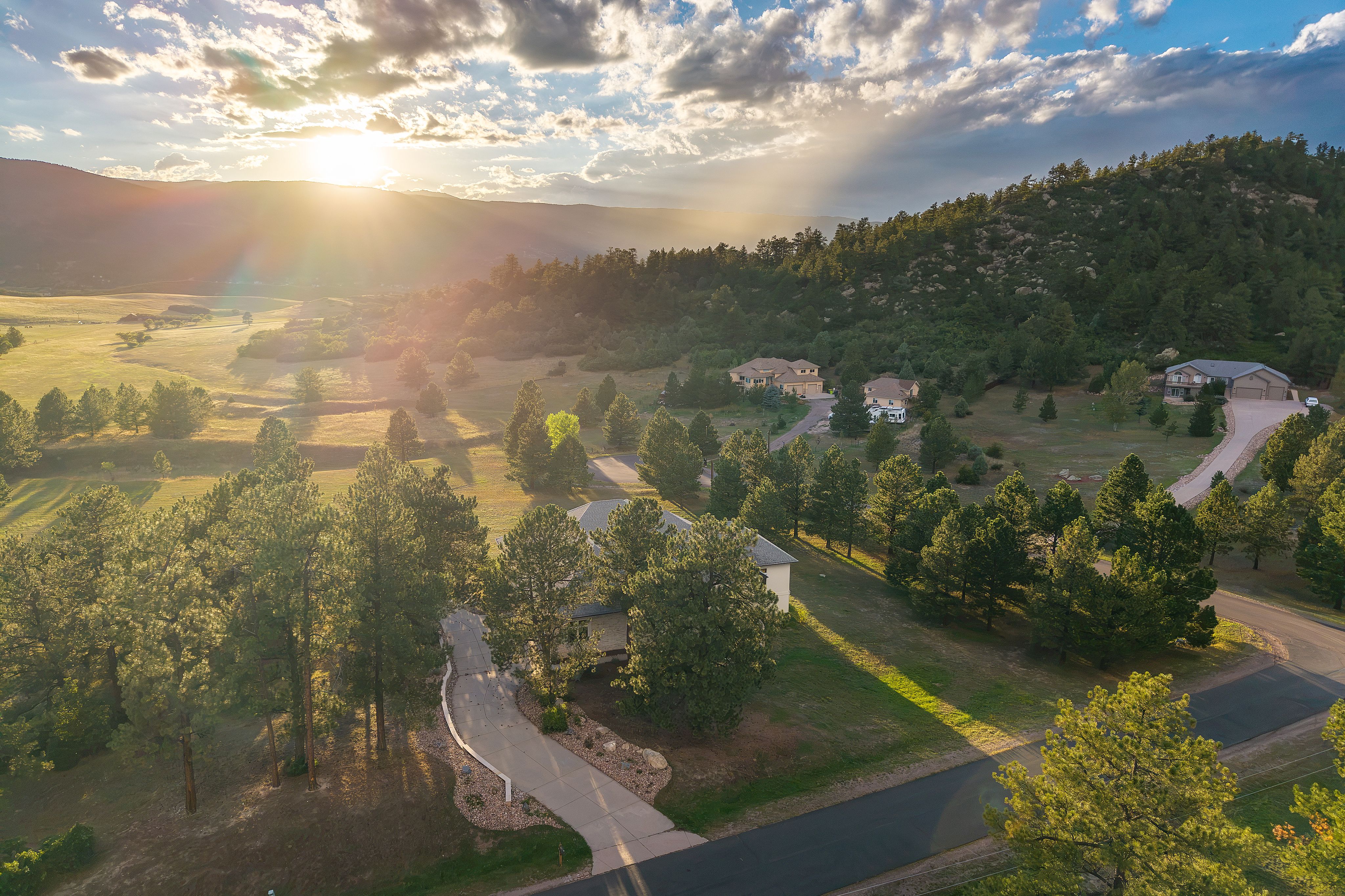  Set on over 4 acres in Perry Park East - 物件實景