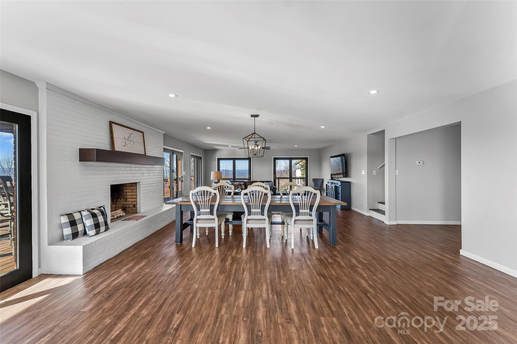 Valdese, North Carolina, 28690, United States, 3 Bedrooms Bedrooms, ,4 BathroomsBathrooms,Residential,For Sale,1722009