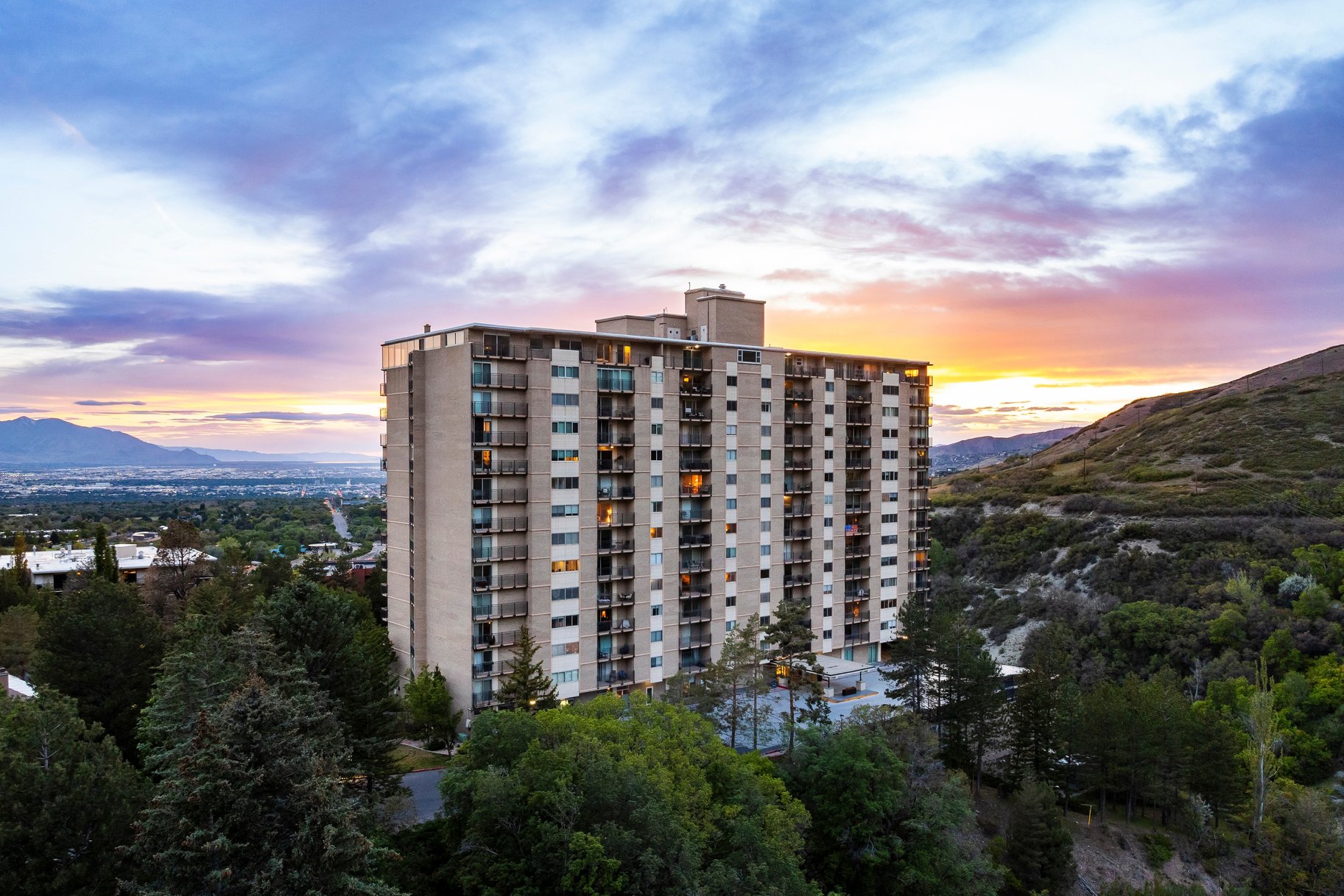  Spacious Canyon Crest Condo with Sweeping Valley Views - 物件實景