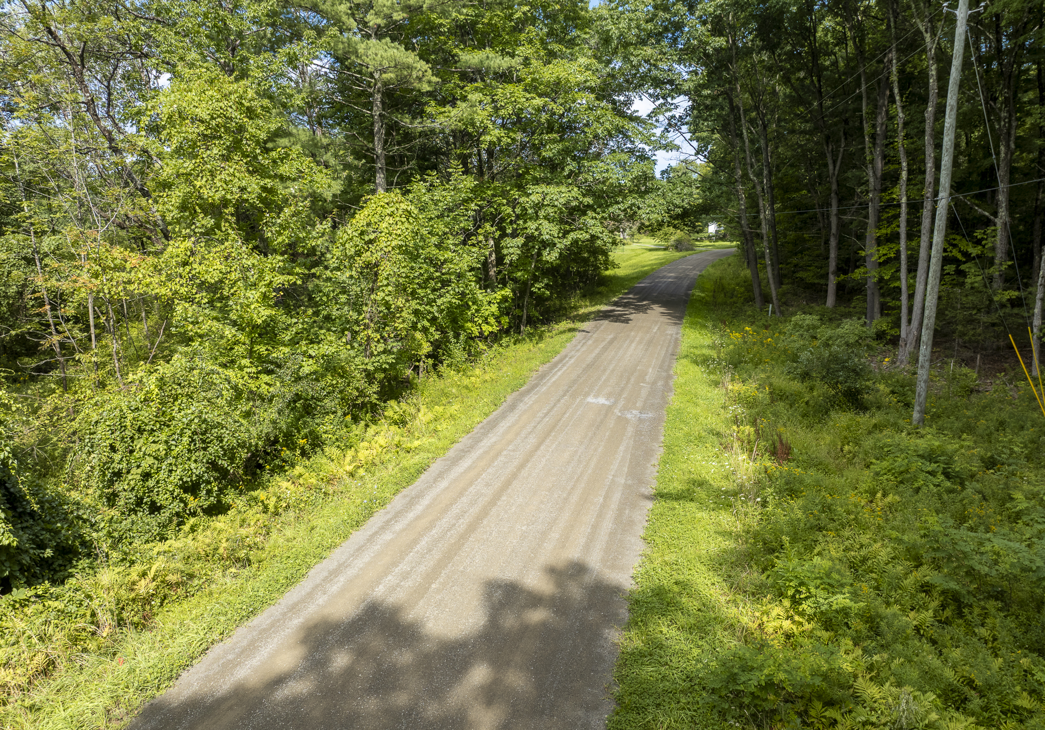  1,180+ Feet of Frontage: Privacy & Seclusion within Easy Reach of the Berkshires - 物件實景