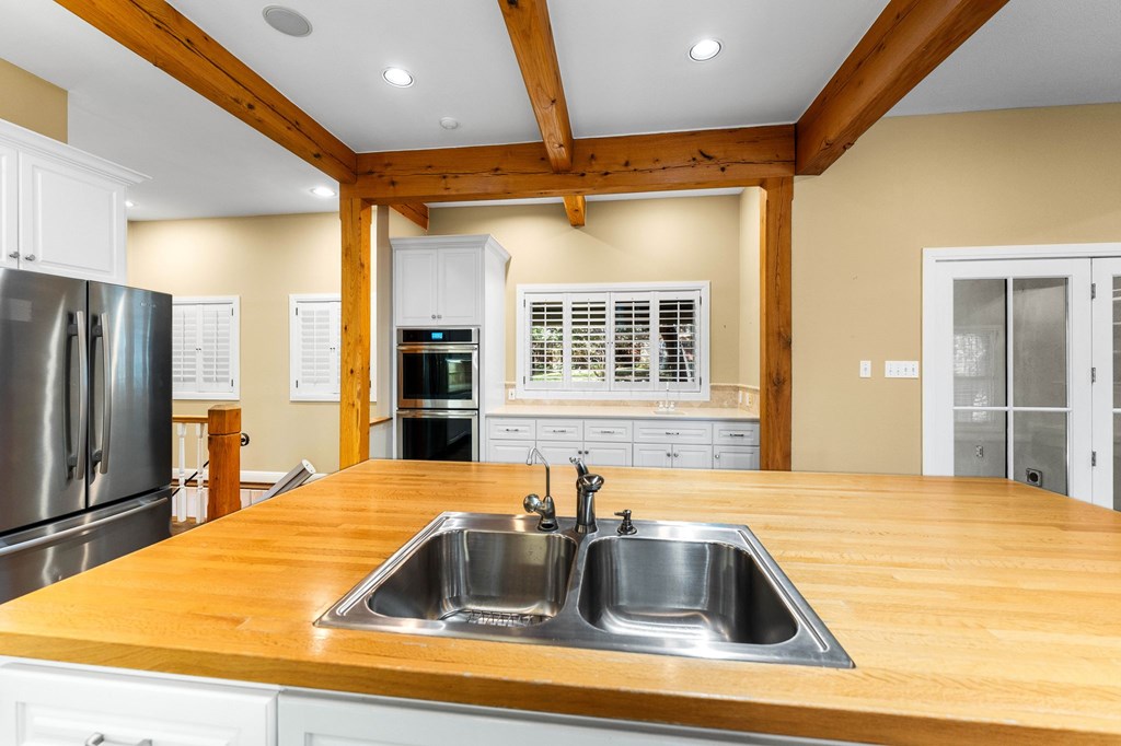 Kerrville, Texas, 78028, United States, 3 Bedrooms Bedrooms, ,5 BathroomsBathrooms,Residential,For Sale,2002478