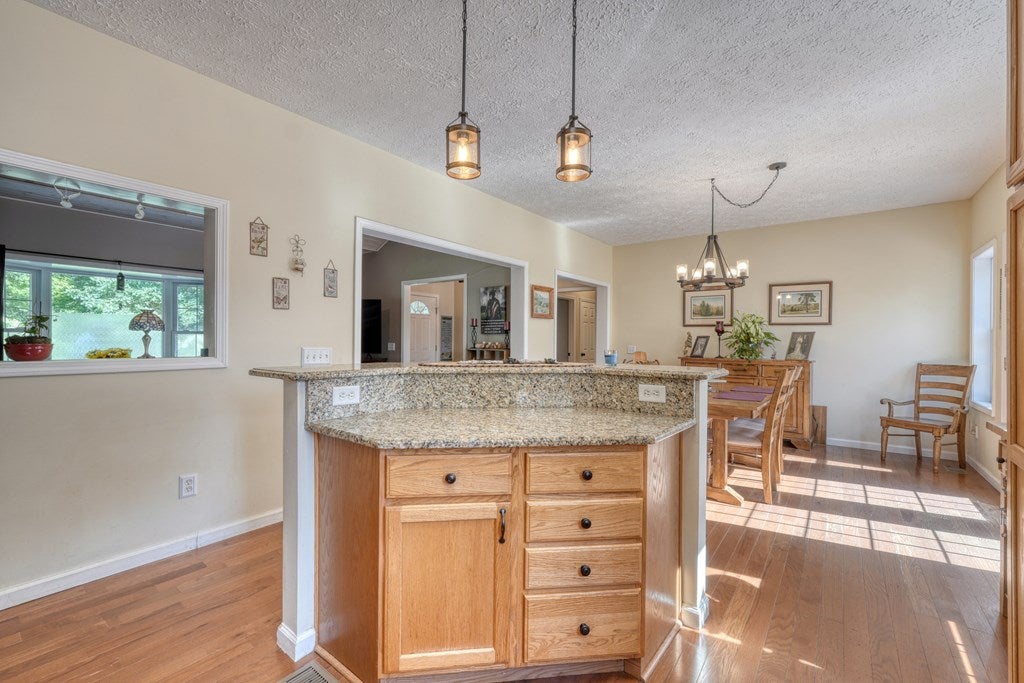 Murphy, North Carolina, 28906, United States, 3 Bedrooms Bedrooms, ,3 BathroomsBathrooms,Residential,For Sale,1902366