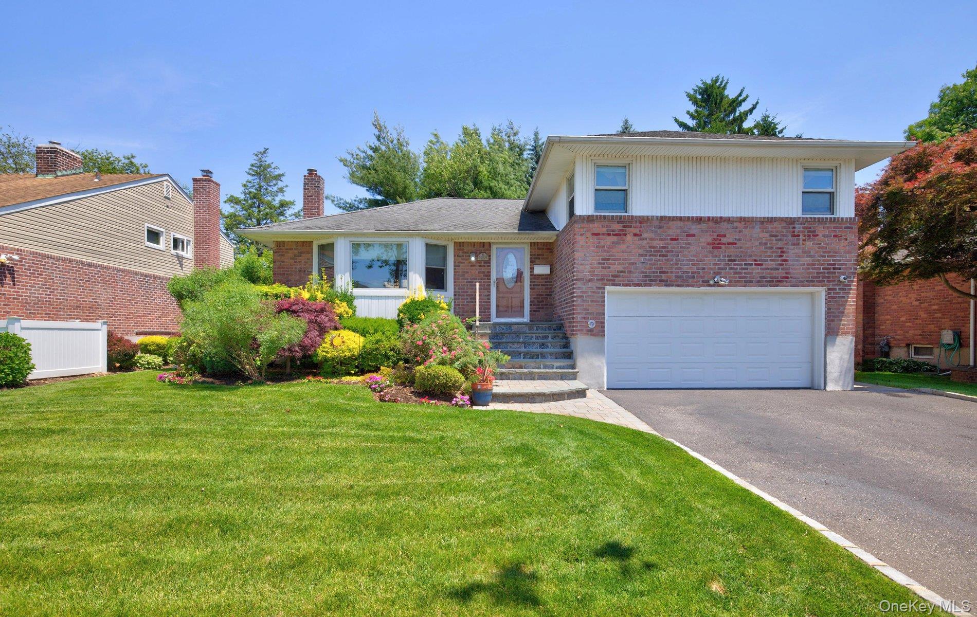 Irene Ln, Plainview, NY 11803