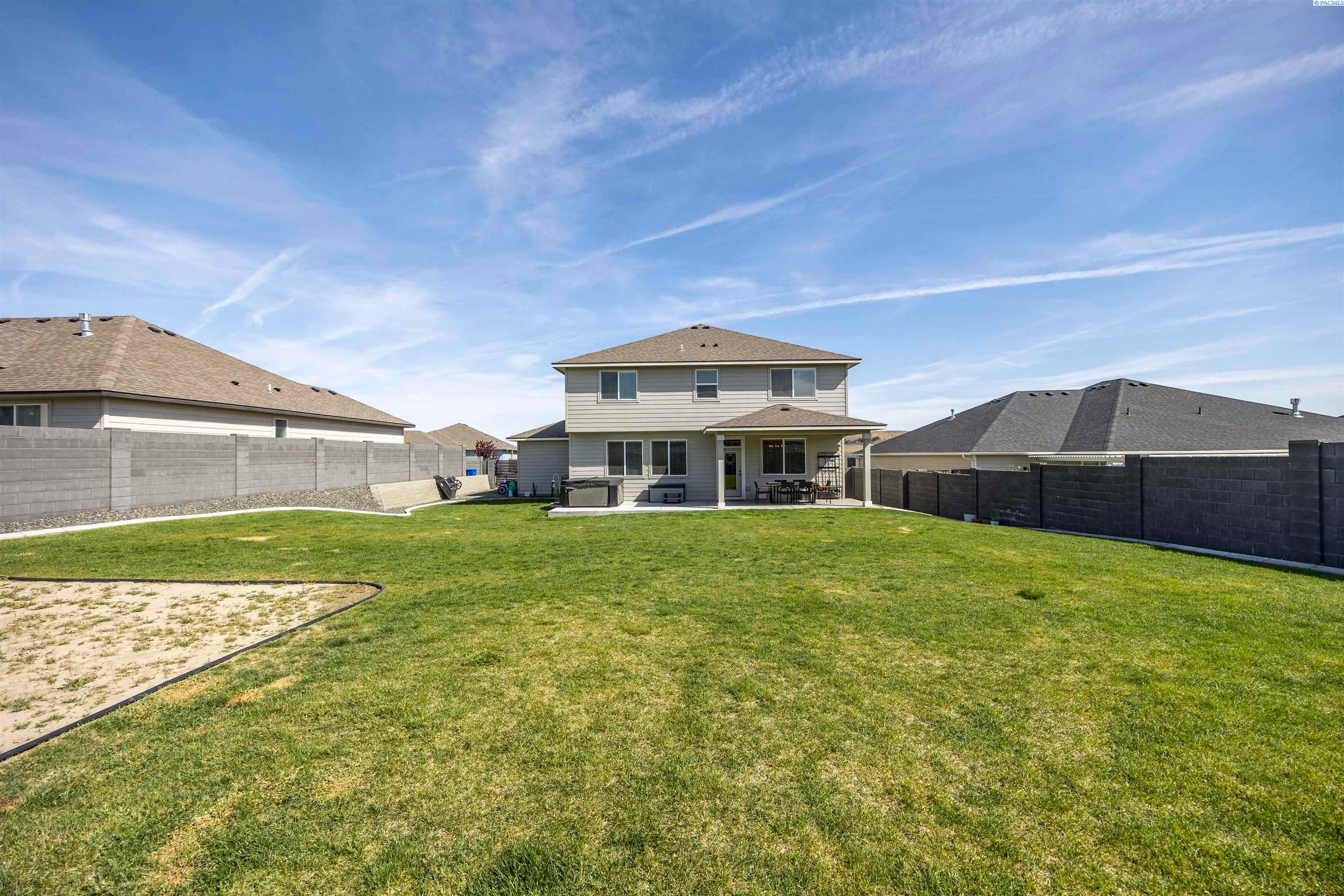 Kennewick, Washington, 99338, United States, 5 Bedrooms Bedrooms, ,3 BathroomsBathrooms,Residential,For Sale,1984207