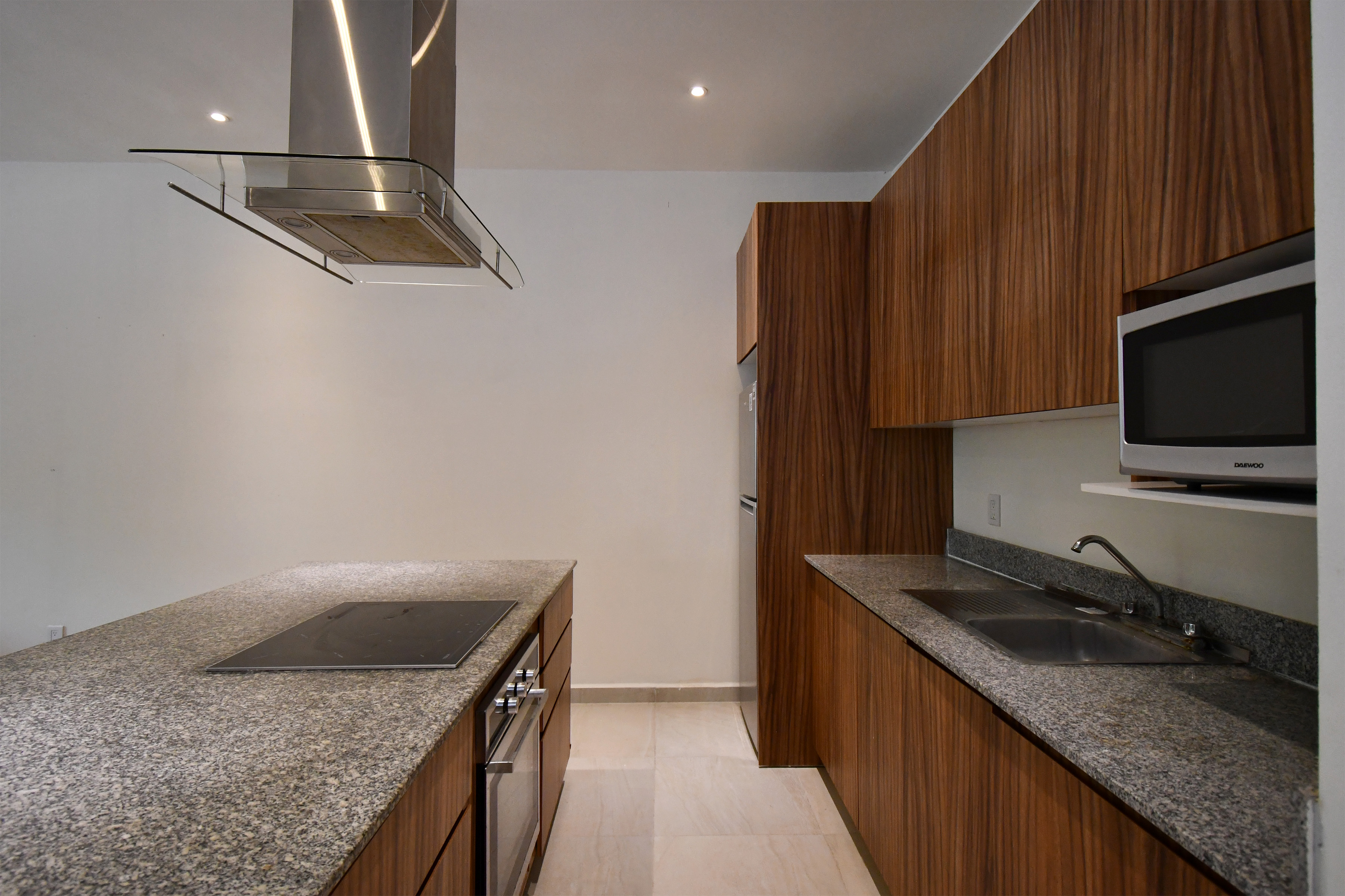  Comfort and Convenience in an Expansive Three-Bedroom Residence - 物件實景