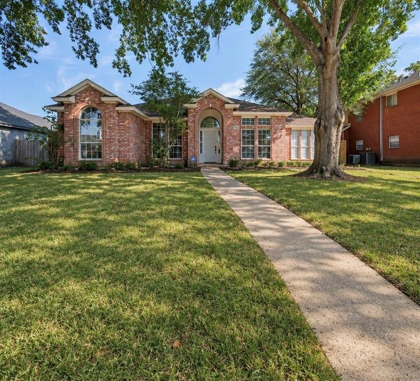 Olympia Dr, Grand Prairie, TX 75052
