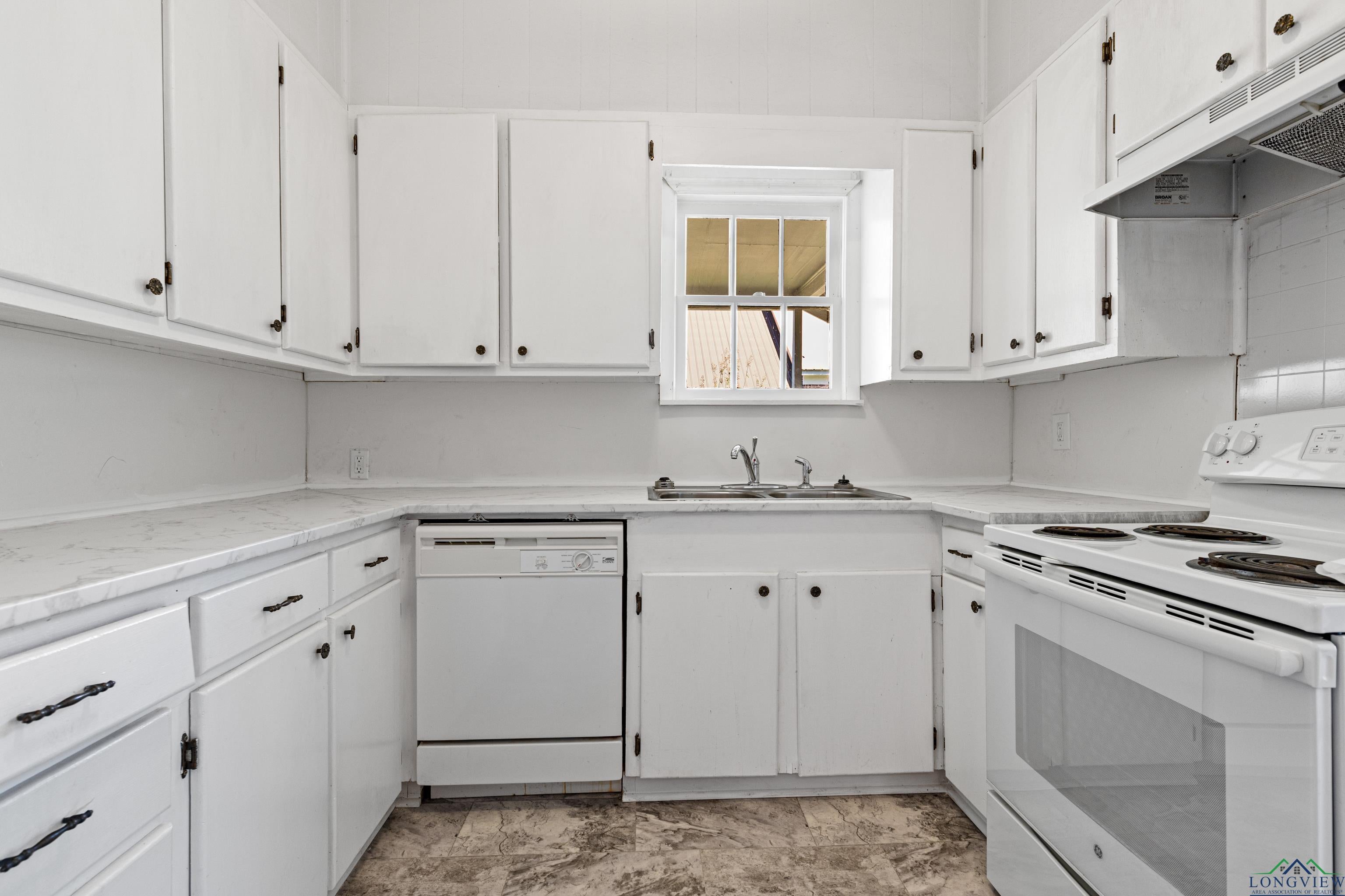 Jefferson, Texas, 75657, United States, 4 Bedrooms Bedrooms, ,4 BathroomsBathrooms,Residential,For Sale,1985697