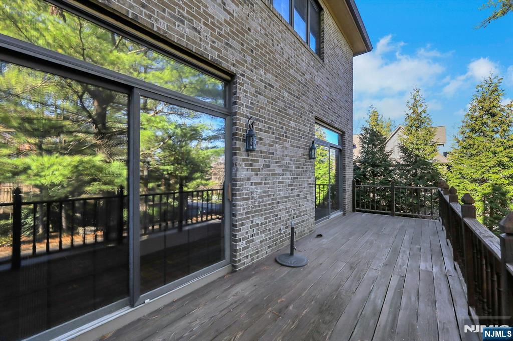 Park Ridge, New Jersey, 07656, United States, 3 Bedrooms Bedrooms, ,5 BathroomsBathrooms,Residential,For Sale,2001843