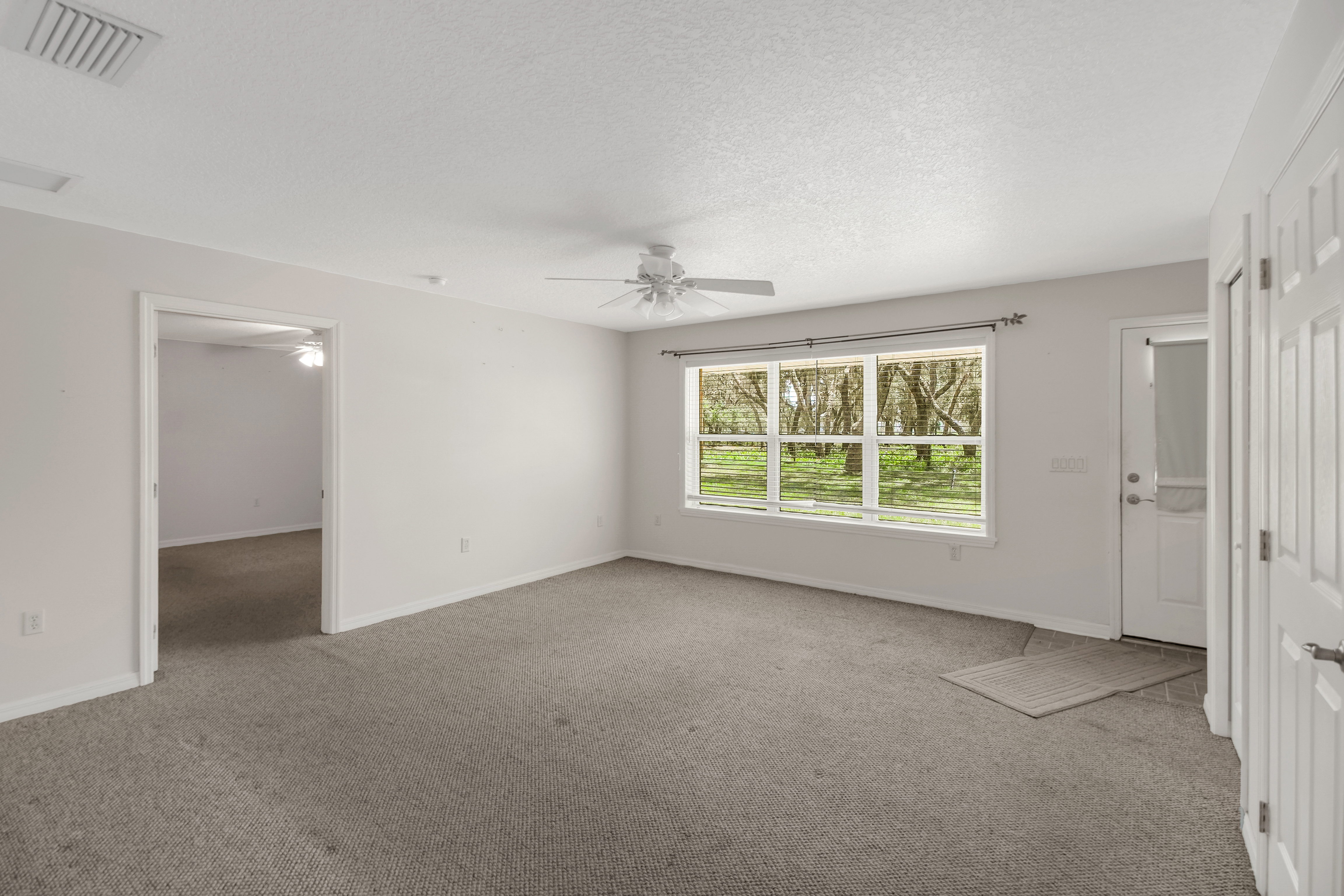 Lady Lake, Florida, 32159, United States, 6 Bedrooms Bedrooms, ,5 BathroomsBathrooms,Residential,For Sale,1921819
