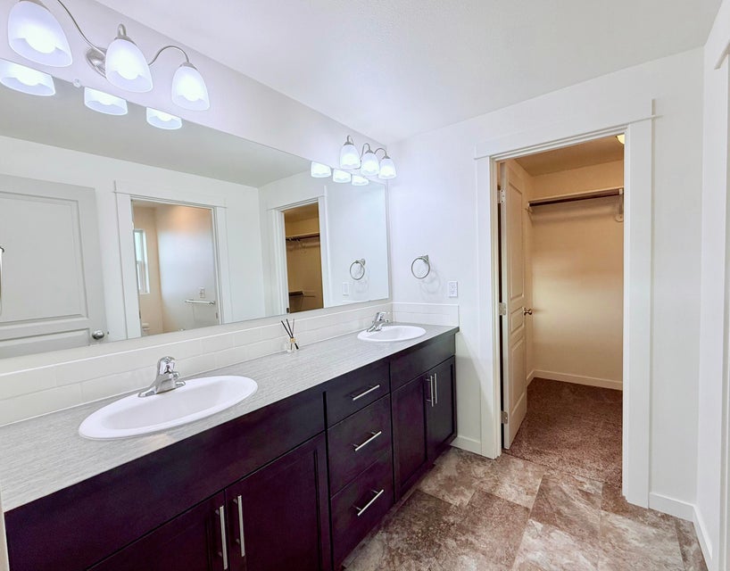 Redmond, Oregon, 97756, United States, 3 Bedrooms Bedrooms, ,3 BathroomsBathrooms,Residential,For Sale,1736801