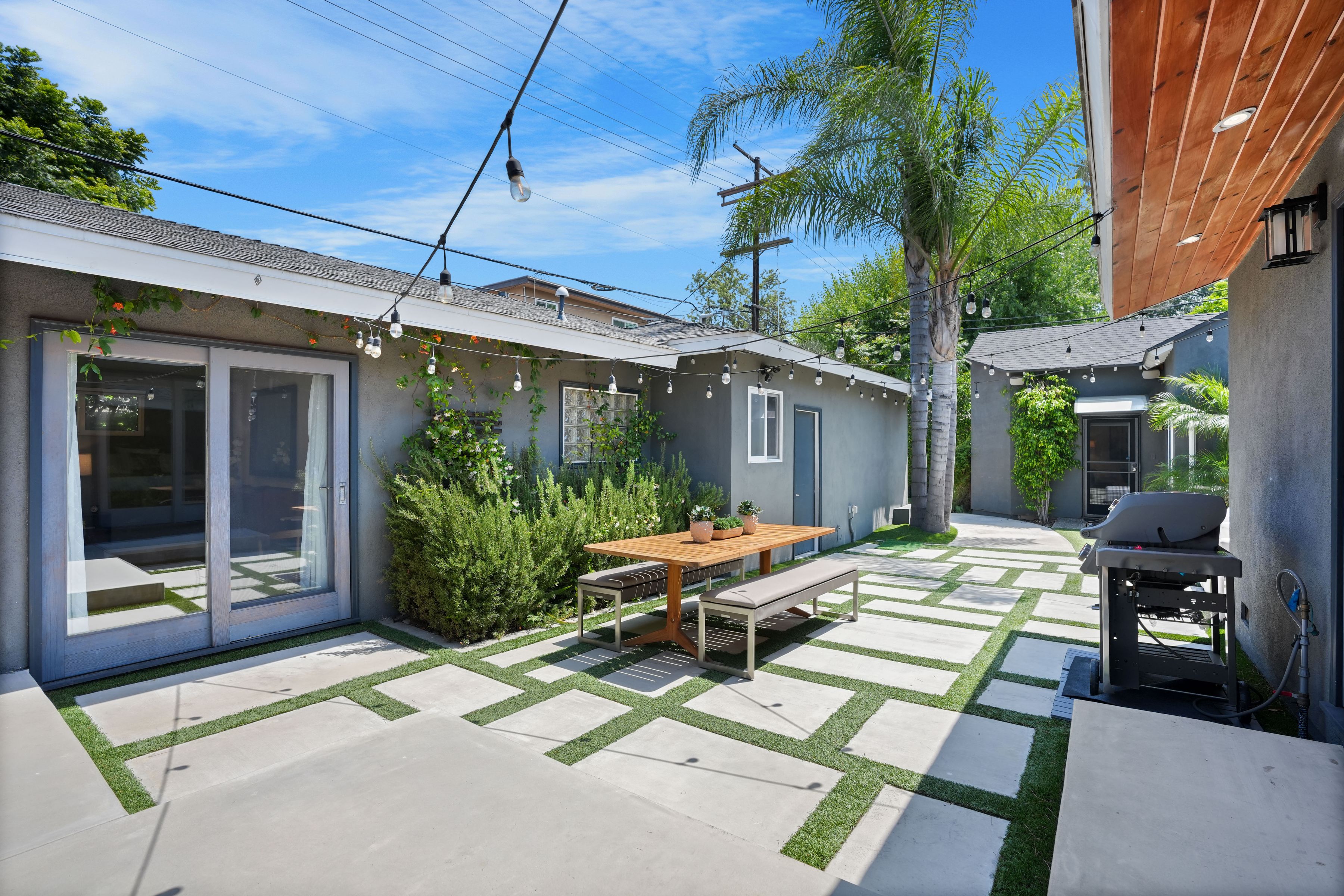 4744 Camellia Avenue - 物件實景