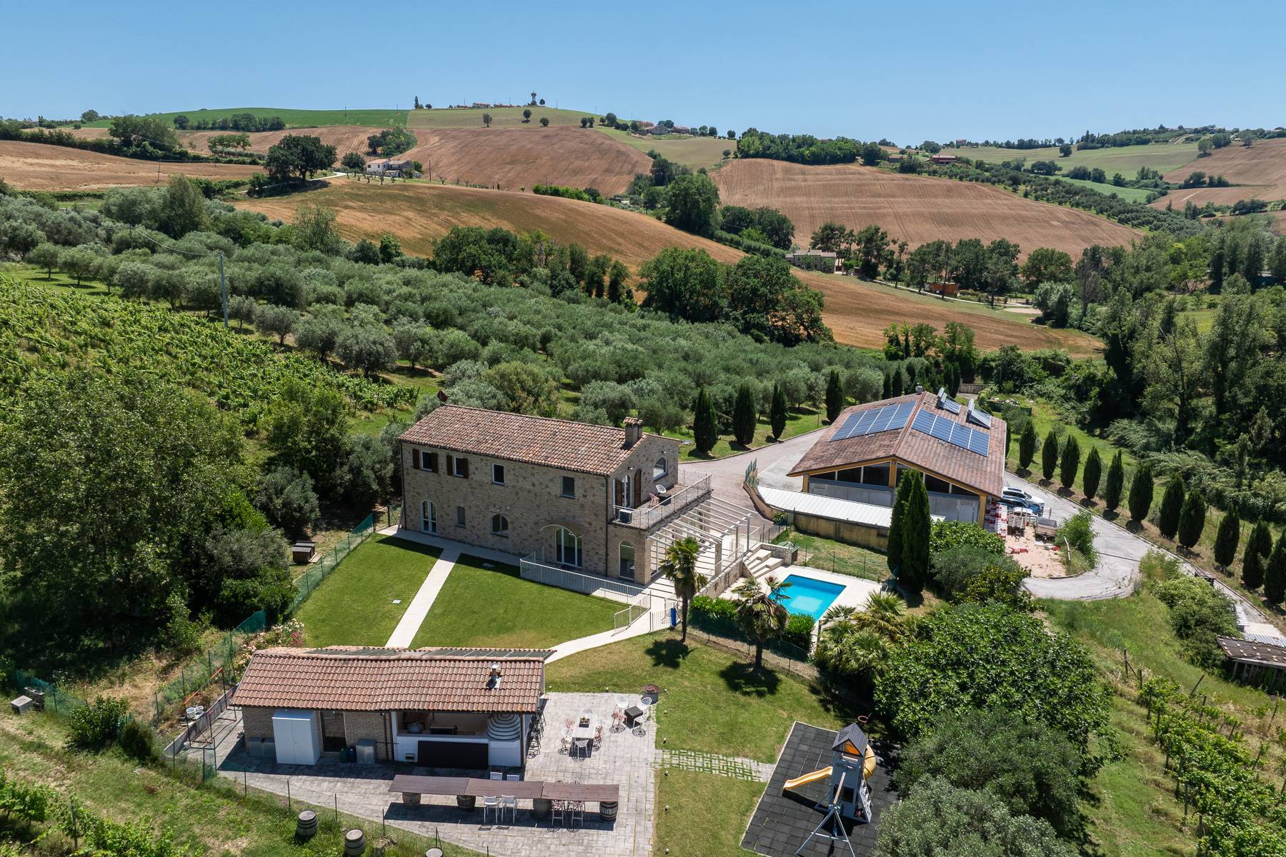  Elegant Contemporary Residence with Vineyard Near the Sea - 物件實景