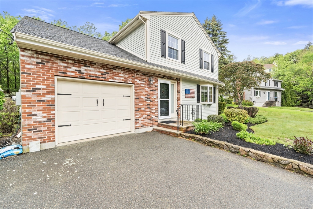 Lynn, Massachusetts, 01904, United States, 4 Bedrooms Bedrooms, ,2 BathroomsBathrooms,Residential,For Sale,2048427