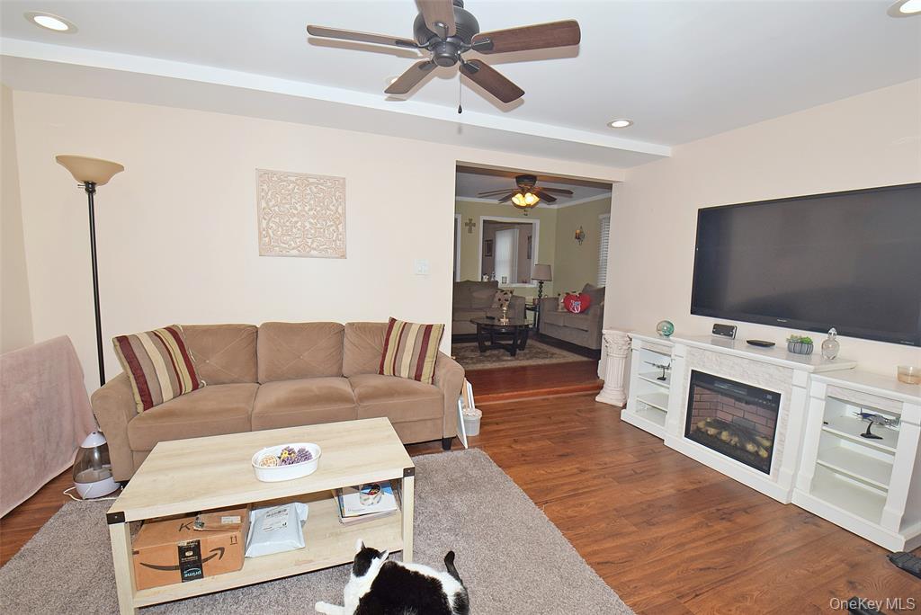 north babylon, New York, 11703, United States, 2 Bedrooms Bedrooms, ,1 BathroomBathrooms,Residential,For Sale,2000389