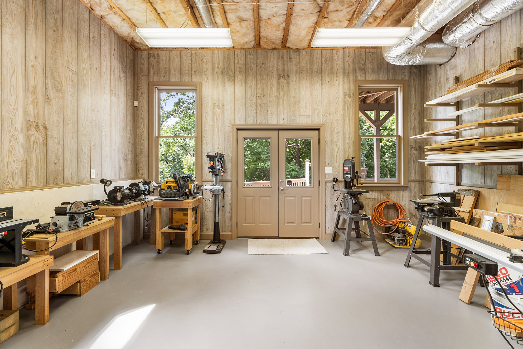  Tucked Among Mature Hardwoods on a Private 1.25+/- Acre River Lot - 物件實景