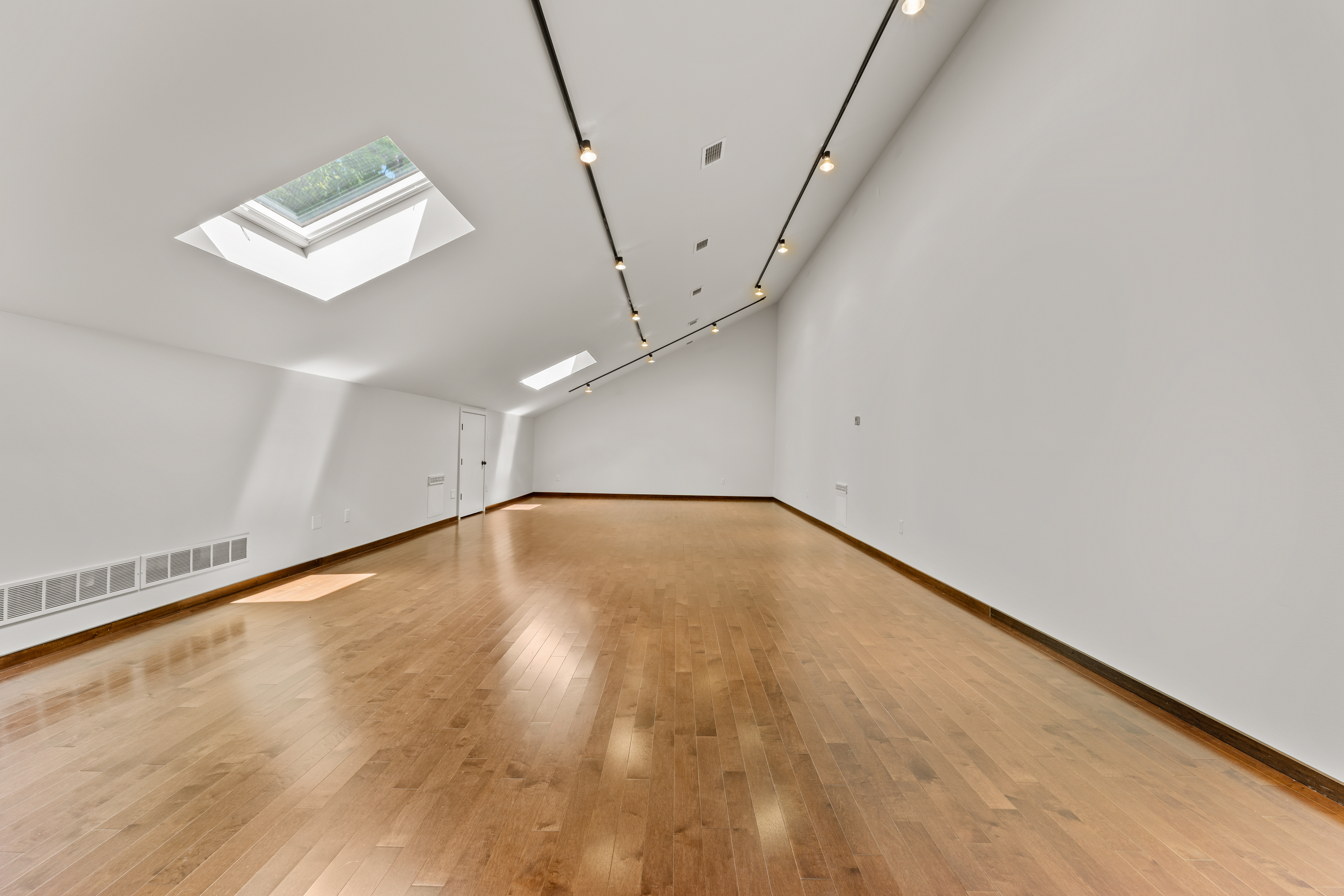  Striking Custom Home Set on 3.49 Private Acres in Wildwood - 物件實景