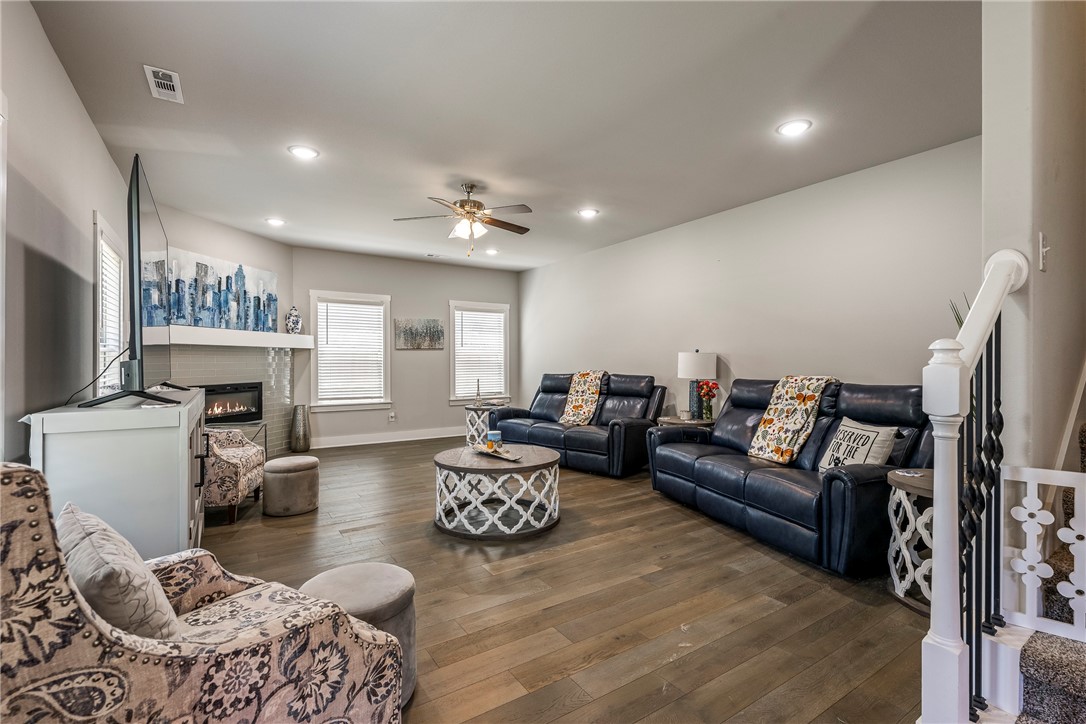 Fayetteville, Arkansas, 72704, United States, 3 Bedrooms Bedrooms, ,3 BathroomsBathrooms,Residential,For Sale,1901346