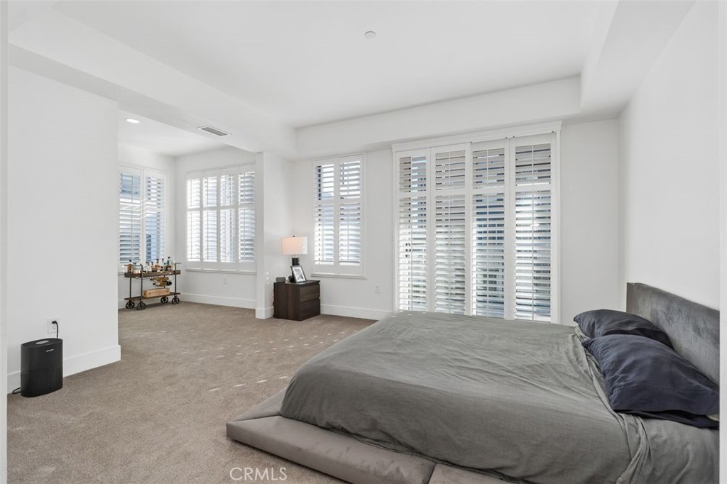 Long Beach, California, 90802, United States, 3 Bedrooms Bedrooms, ,3 BathroomsBathrooms,Residential,For Sale,2002105