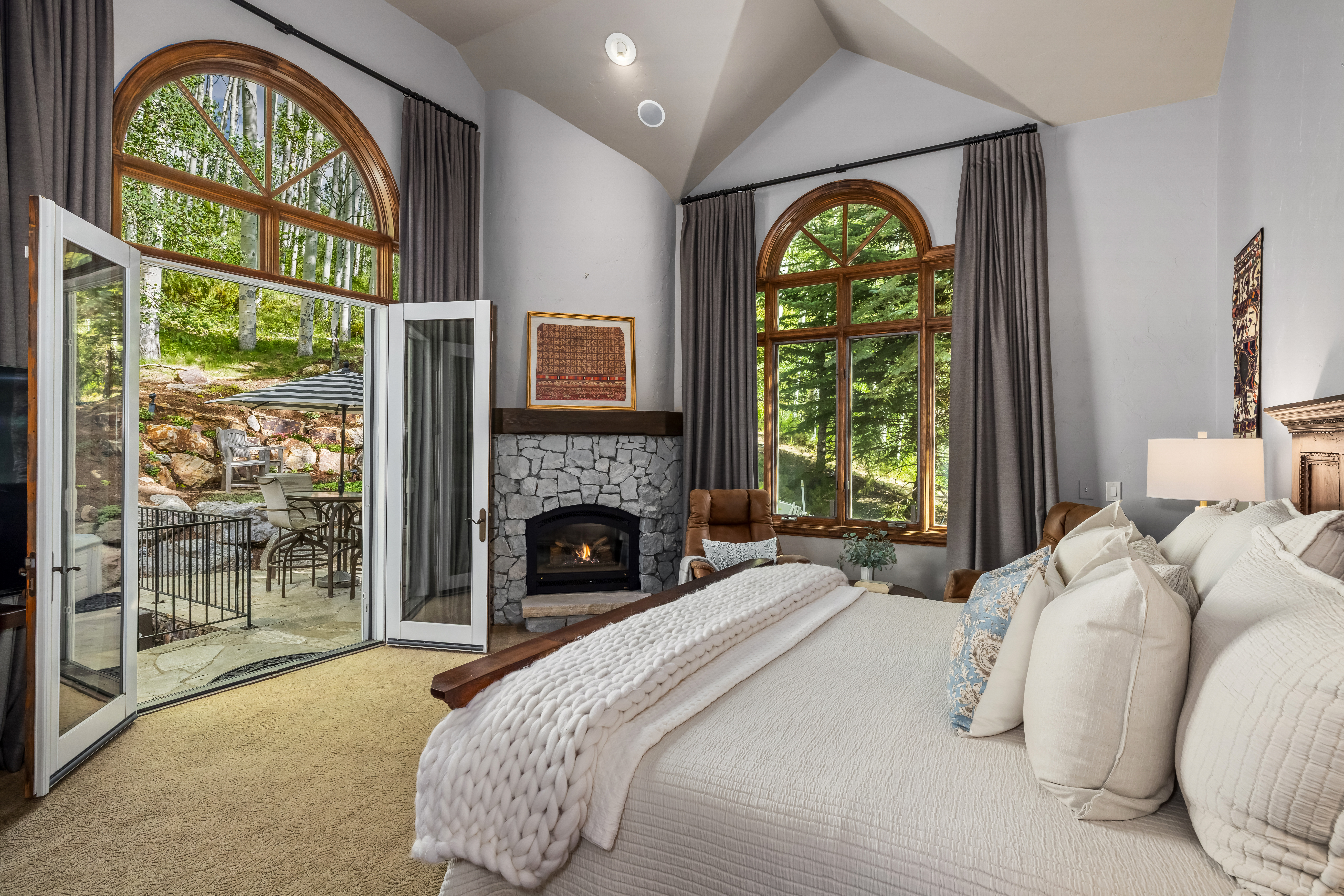 2080 Meadow Brook Drive Offers a Rare Blend of Privacy, and Mountain Living - 物件實景