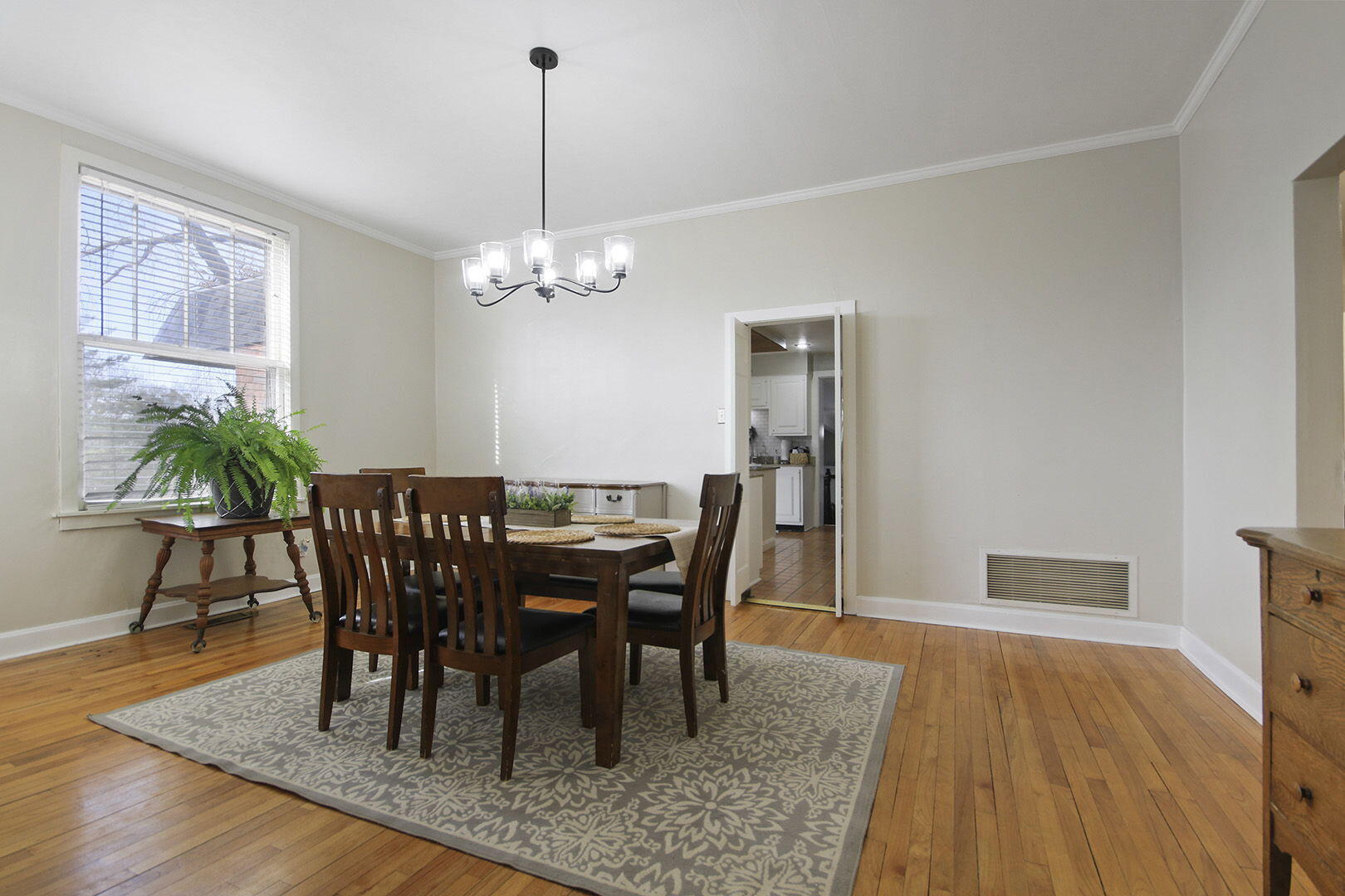 MOBERLY, Missouri, 65270, United States, 5 Bedrooms Bedrooms, ,5 BathroomsBathrooms,Residential,For Sale,2009284