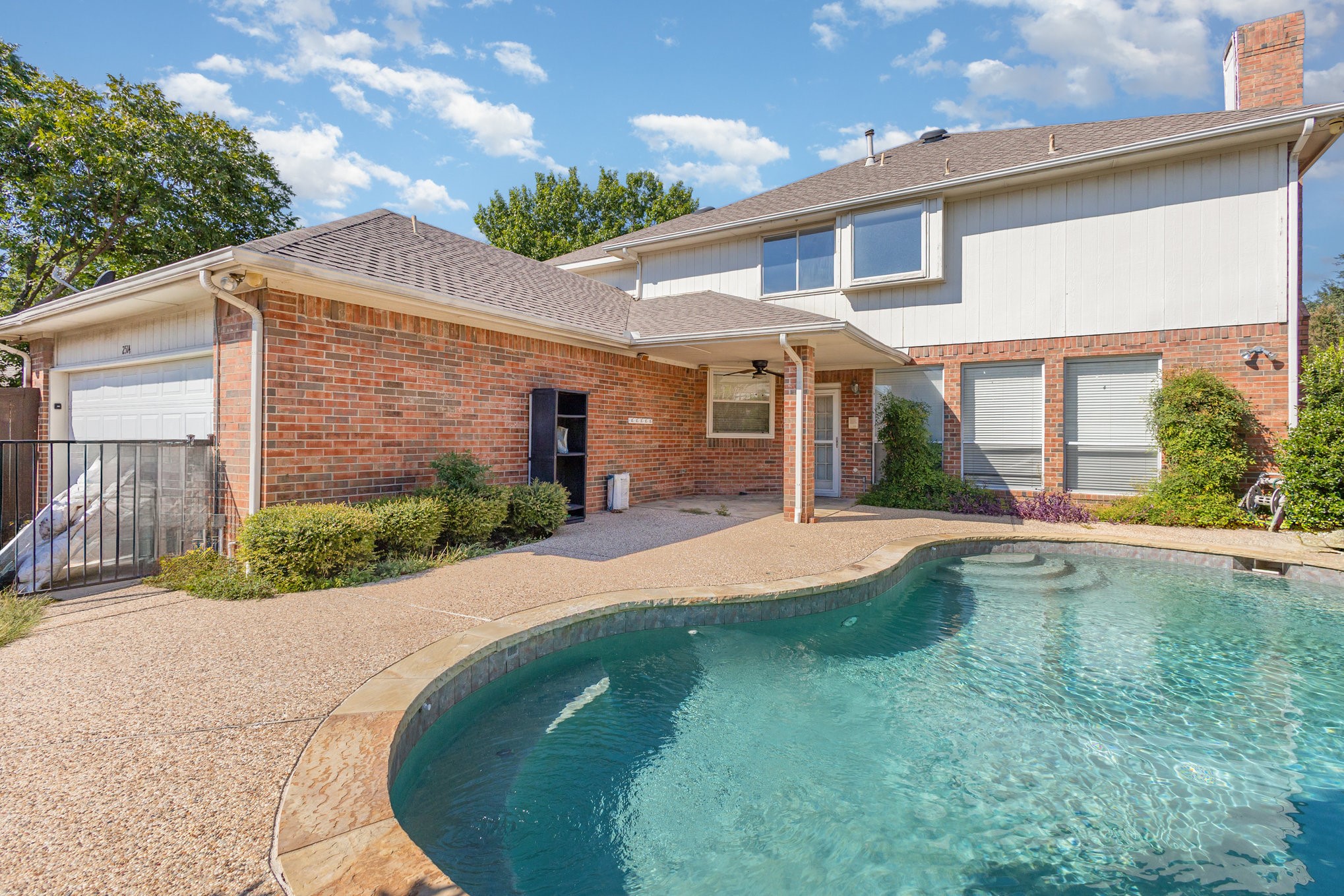 Carrollton, Texas, 75007, United States, 5 Bedrooms Bedrooms, ,3 BathroomsBathrooms,Residential,For Sale,1965546